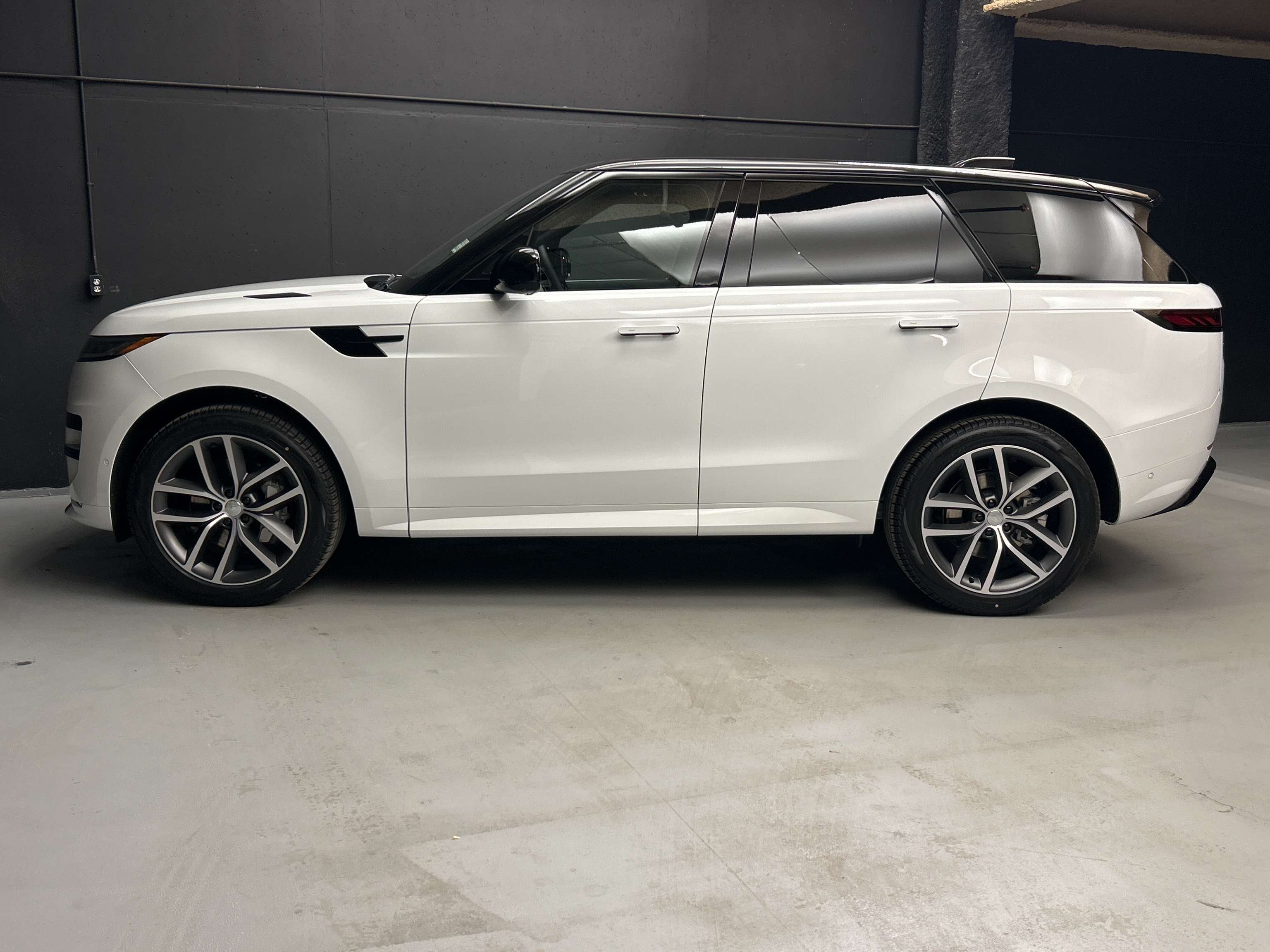 2025 Land Rover Range Rover Sport Dynamic SE thumb 6