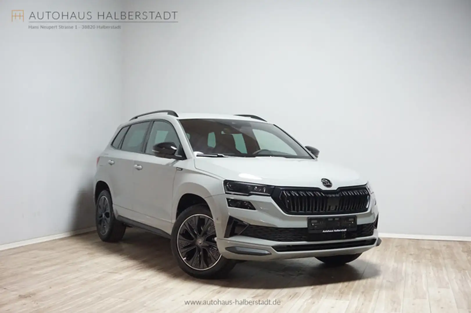 Skoda Karoq Sportline 1,5 TSI /TopView/AHK/Matrix/ACC Grijs - 1