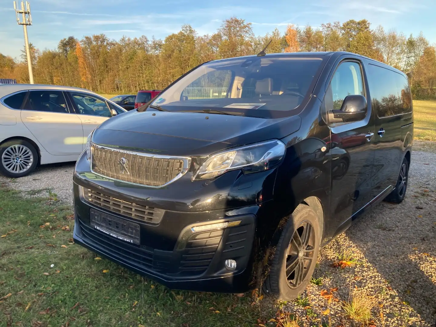 Peugeot Traveller 2.0TDI MASSAGE.HUD.PANO.AHK.SignA.DriverA.KAM.DAB Negro - 2