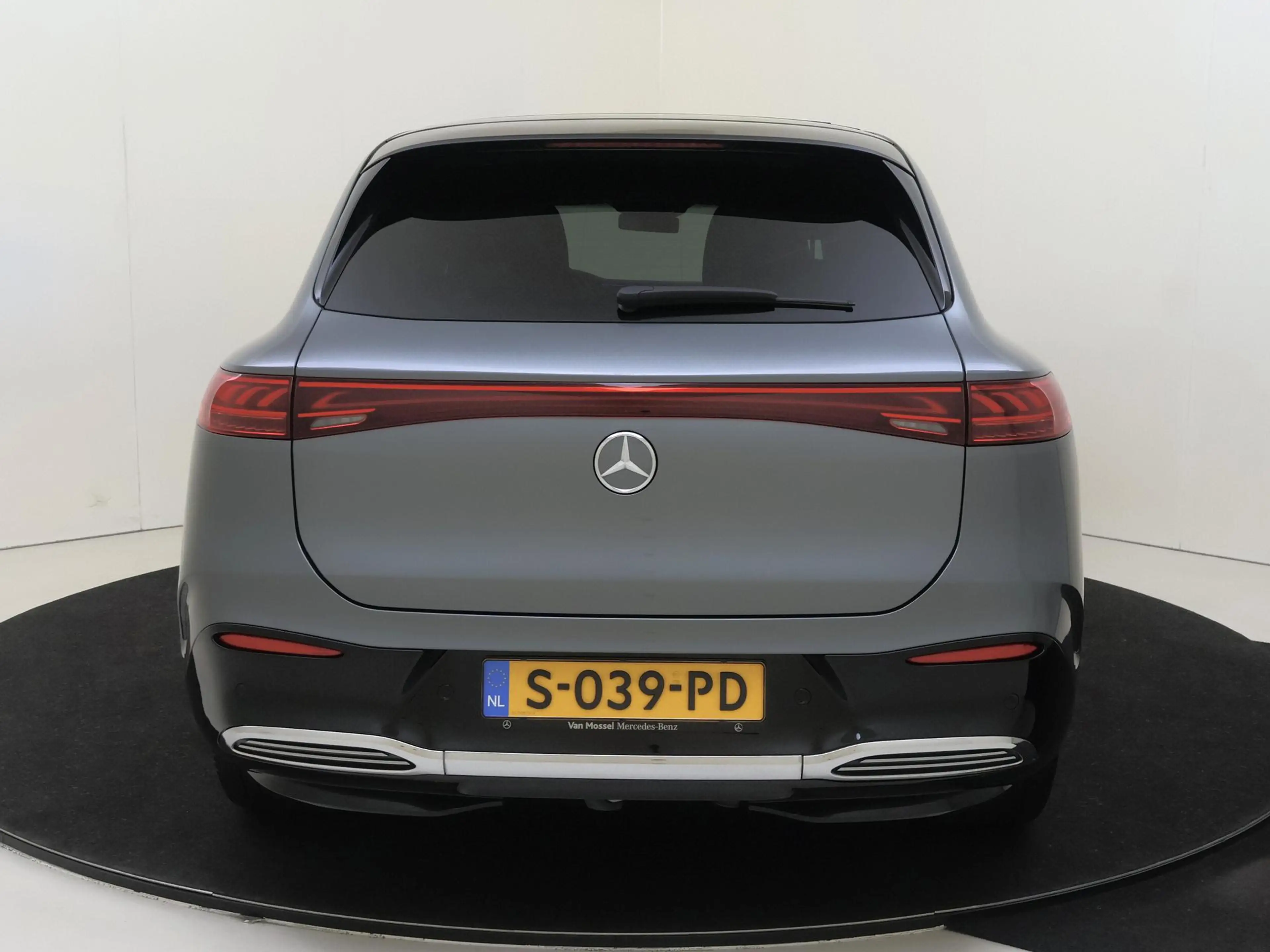 Mercedes-Benz EQS SUV 450+ AMG Line 7p 108 kWh / Panoramadak/ HYPERSCREE — photo 7