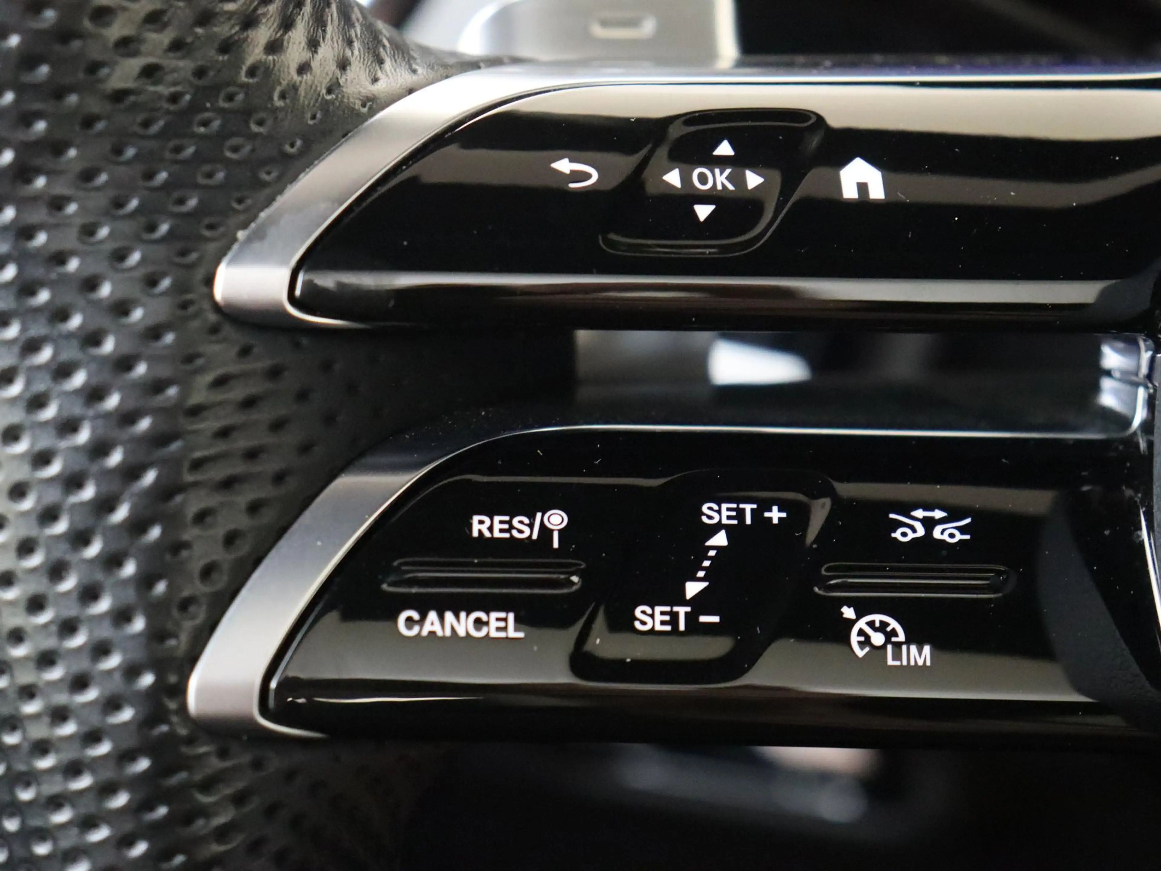Mercedes-Benz EQS SUV 450+ AMG Line 7p 108 kWh / Panoramadak/ HYPERSCREE — photo 13