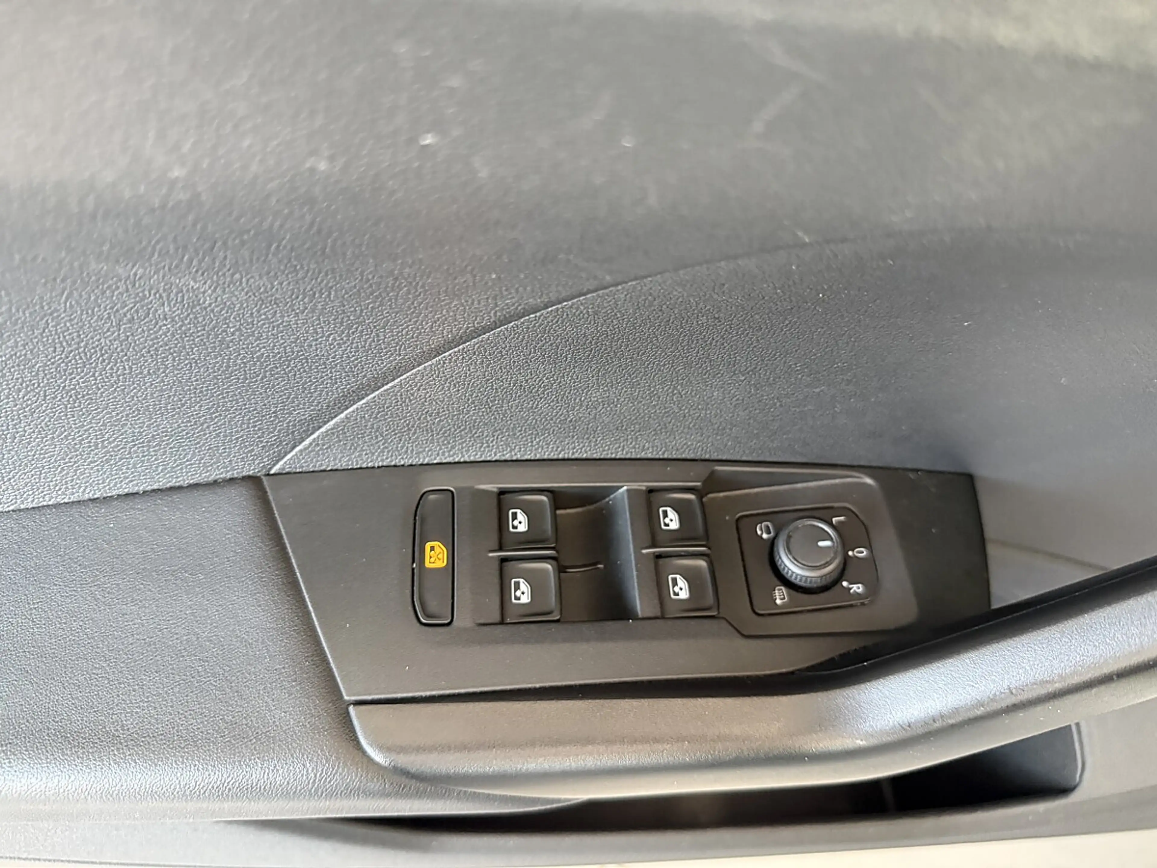 Volkswagen T-Cross 1,0 TSI Life — photo 10