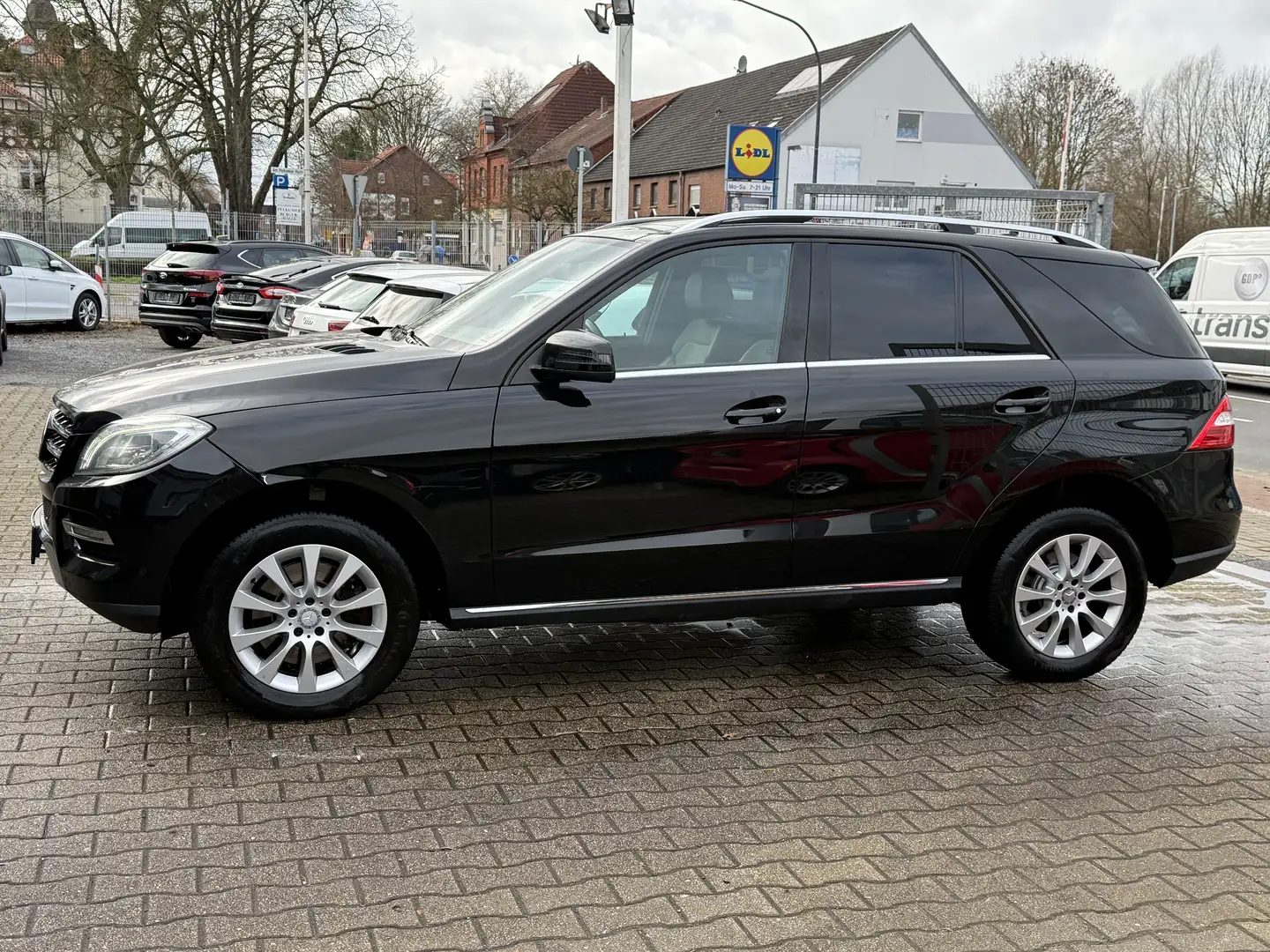 Mercedes-Benz ML 350 ML 350 BlueEfficiency Schwarz - 2