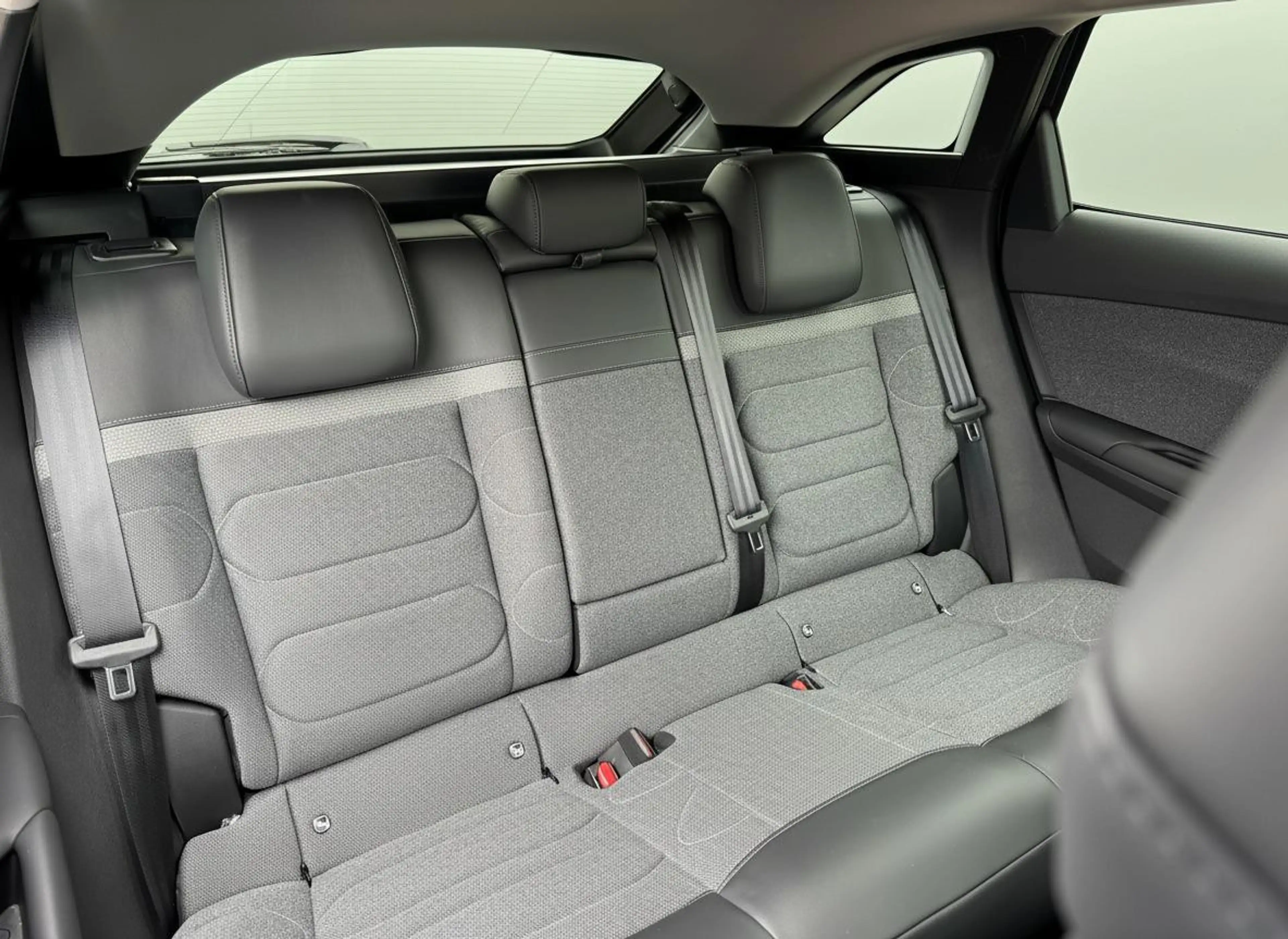 Citroen C5 X 1.6 Plug-in Hybrid 225 Feel | Comfort seats | Trek — photo 9