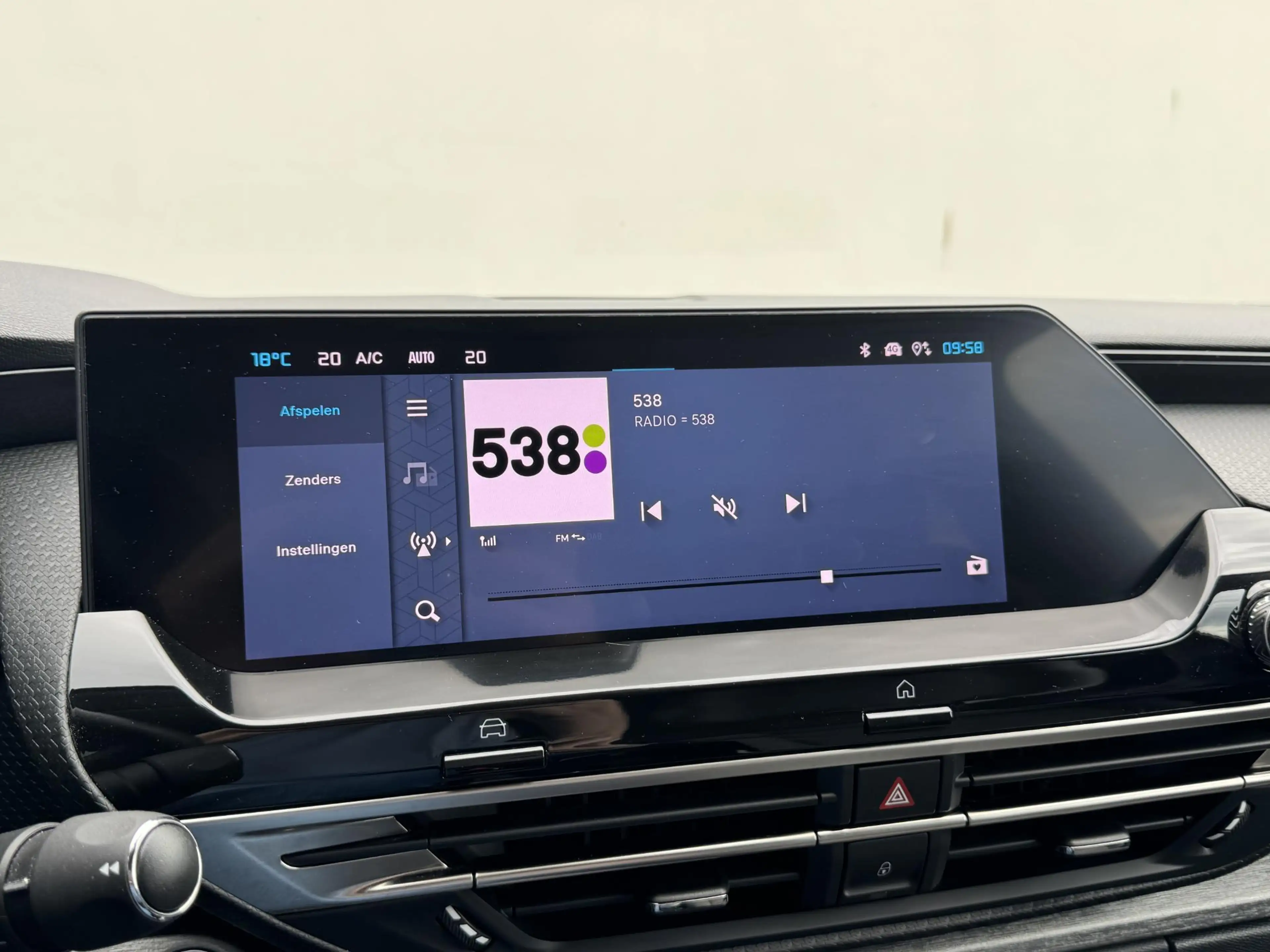 Citroen C5 X 1.6 Plug-in Hybrid 225 Feel | Comfort seats | Trek — photo 14