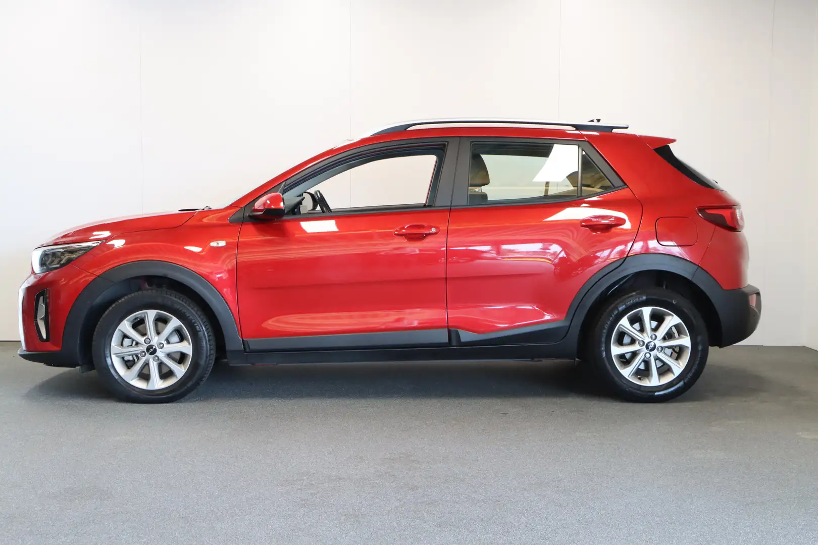 Kia Stonic 1.0 T-GDi MHEV DynamicLine Navigatie Rood - 2