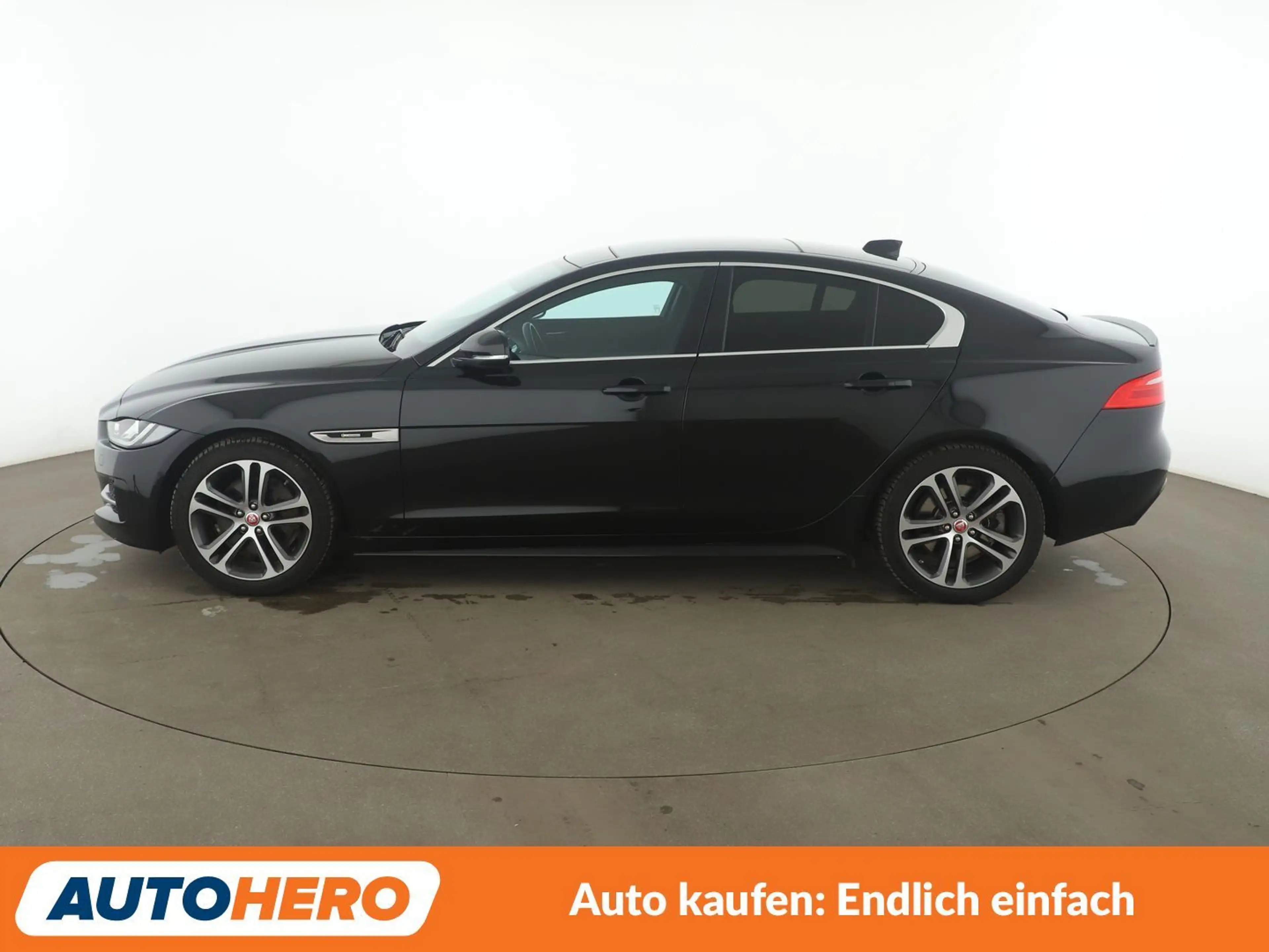 Jaguar XE 25d R-Sport AWD Aut*NAVI*XENON*TEMPO*CAM*PDC*SHZ* — photo 3