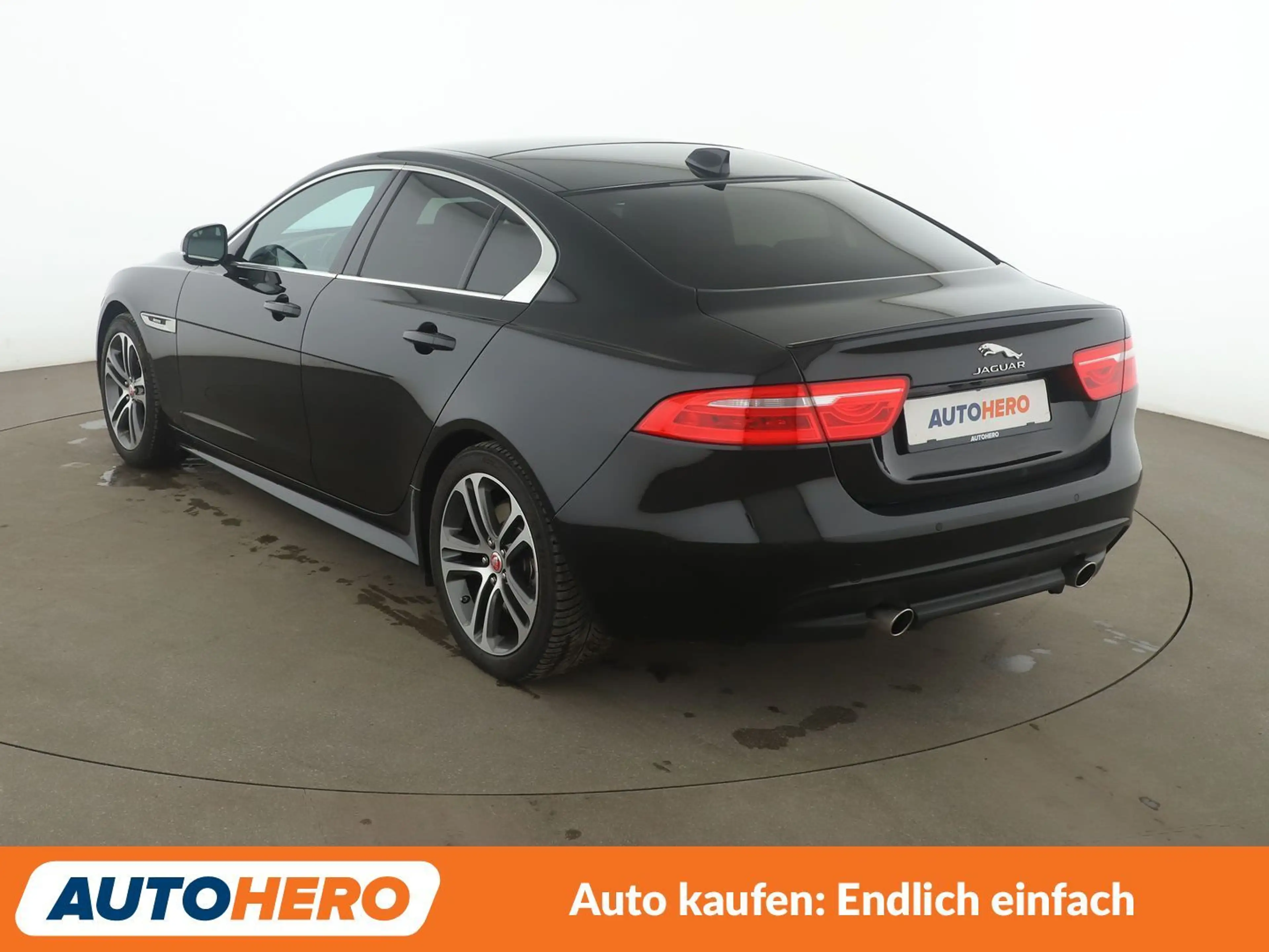 Jaguar XE 25d R-Sport AWD Aut*NAVI*XENON*TEMPO*CAM*PDC*SHZ* — photo 4