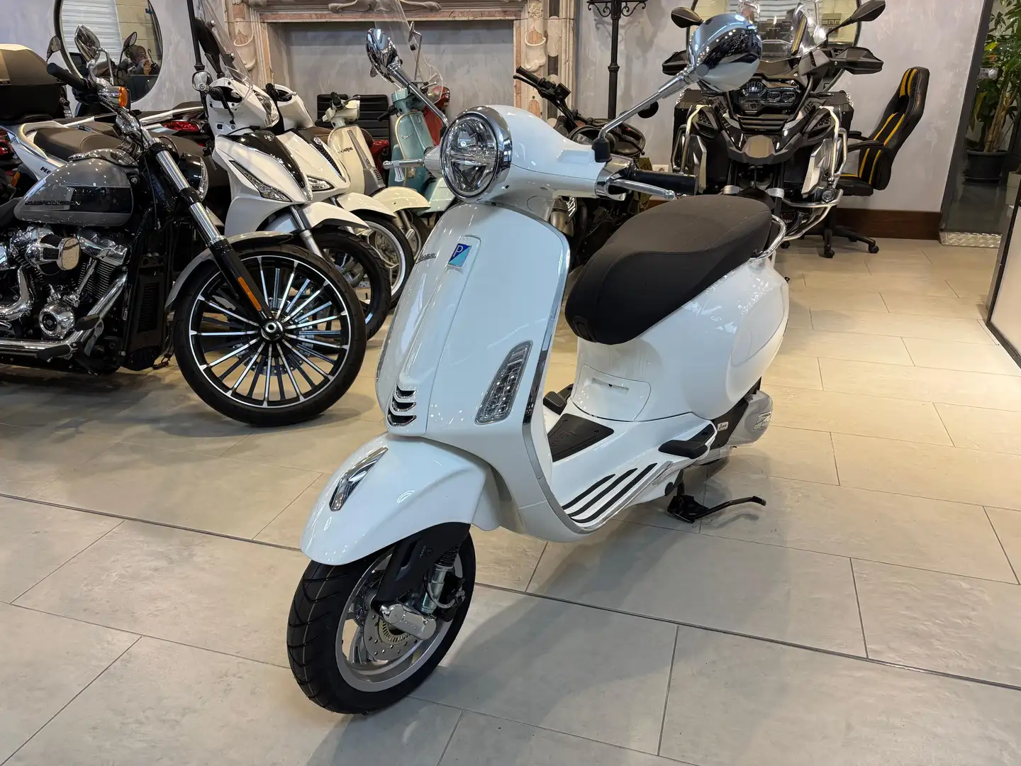 Vespa 125 Primavera Blanc - 1