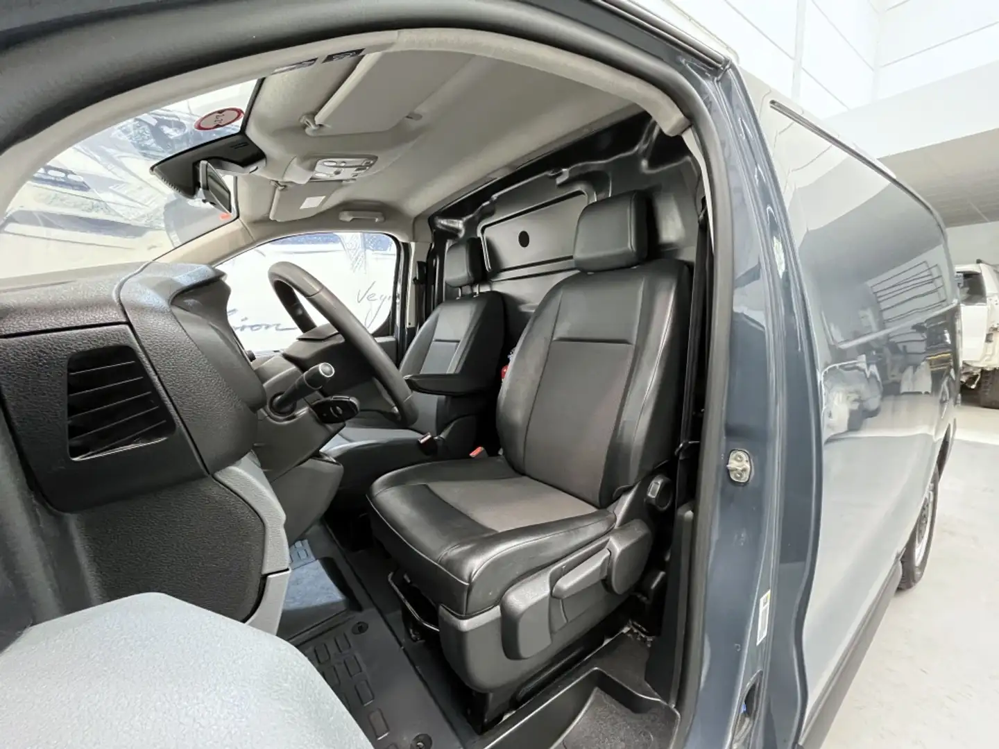 Opel Vivaro OPEL Industrial  Manual de 4 Puertas Gris - 2