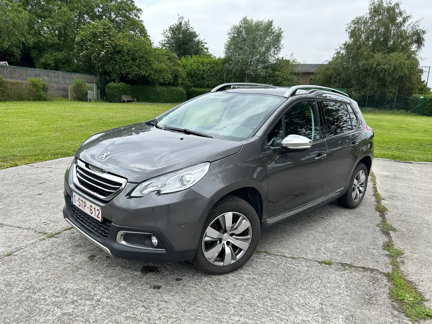 Peugeot 2008 2008 PureTech 110 Stop Grijs - 2
