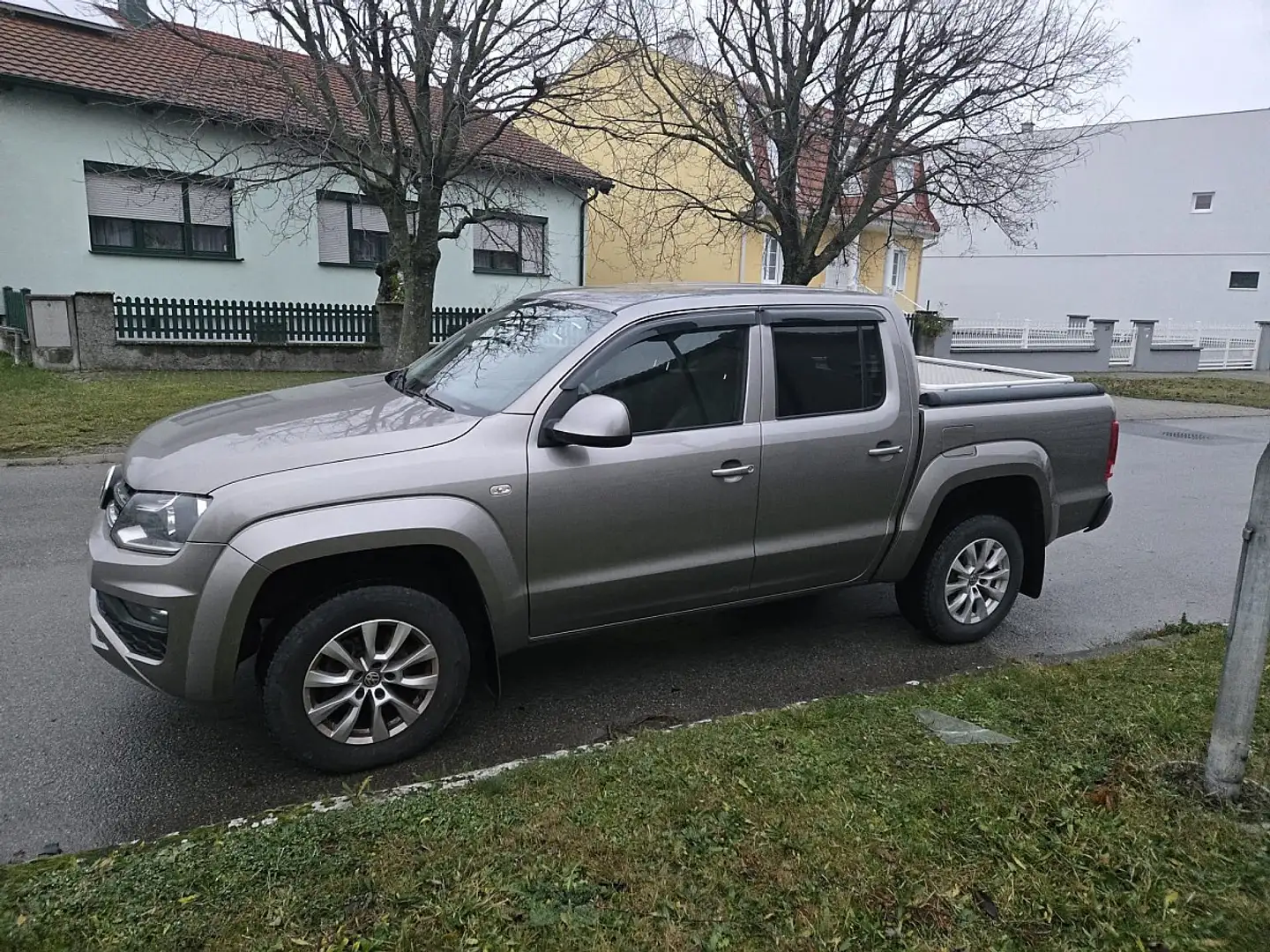 Volkswagen Amarok DoubleCab Comfortline 3,0 TDI 4Motion Grau - 1
