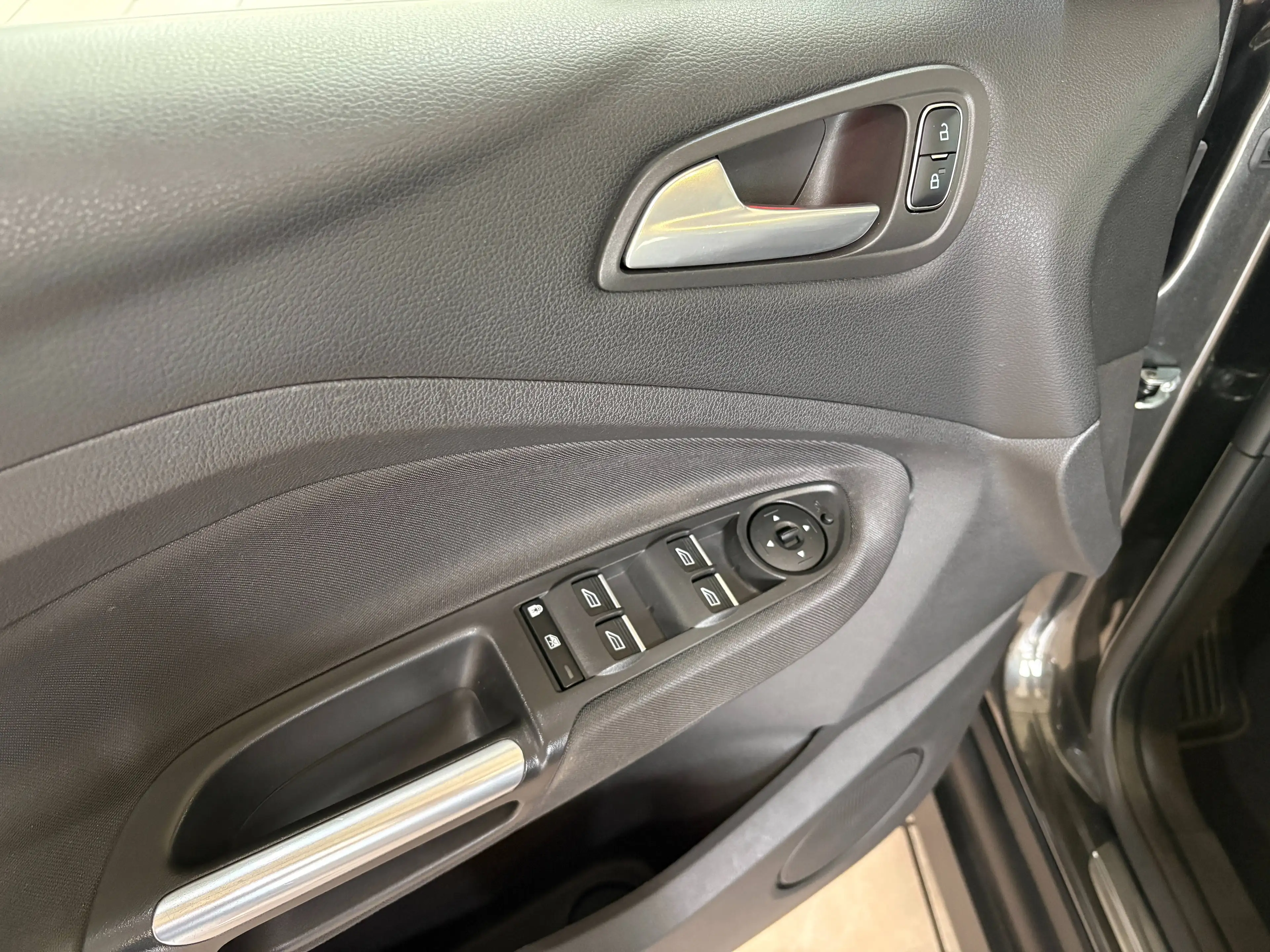 Ford C-Max Titanium, ALU 16", PDC, Navi, SH, AHK, AUTOMATIK — photo 5