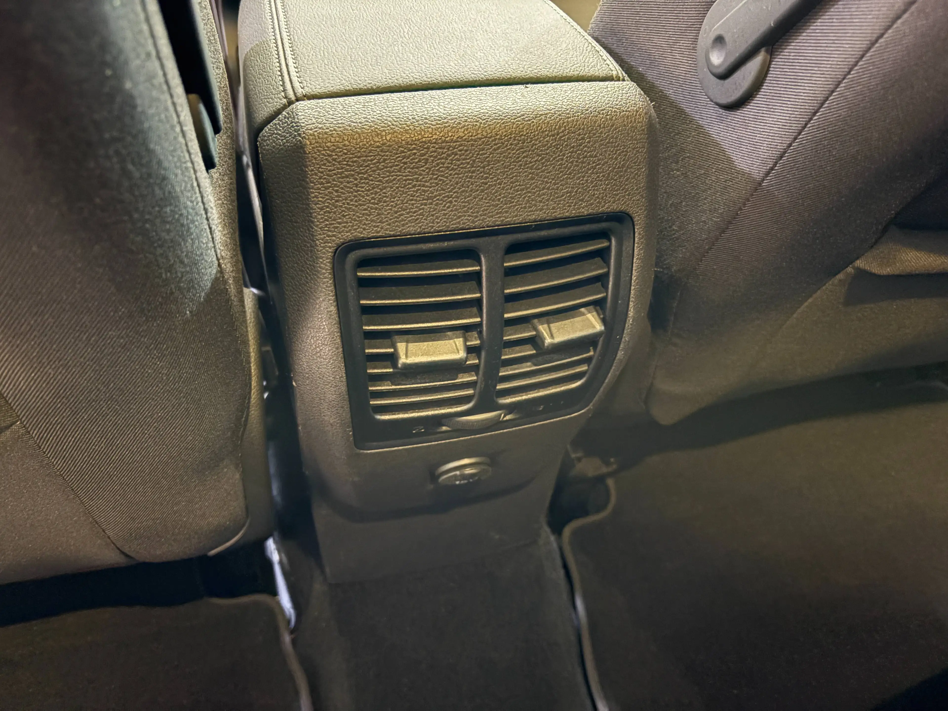 Ford C-Max Titanium, ALU 16", PDC, Navi, SH, AHK, AUTOMATIK — photo 8