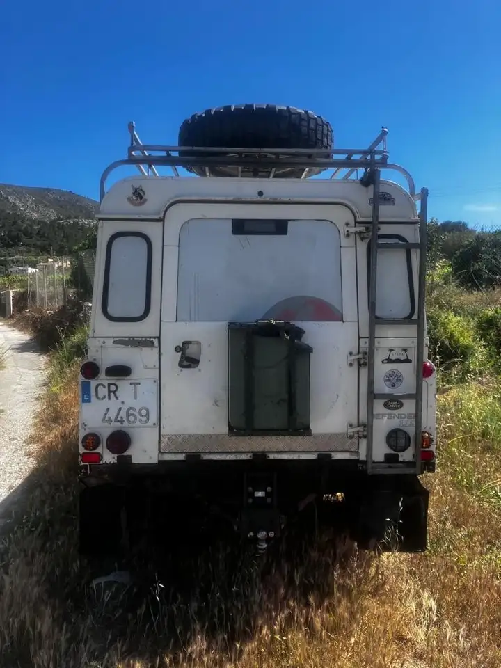 Land Rover Defender 110 TDI Techo Duro — photo 1 of 8