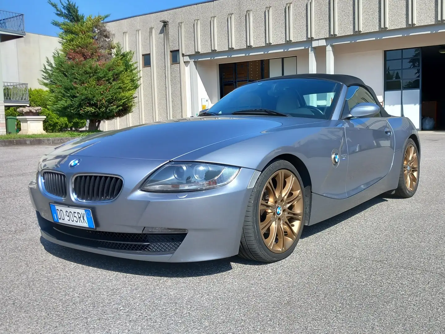 BMW Z4 Roadster 2.0 Grau - 2