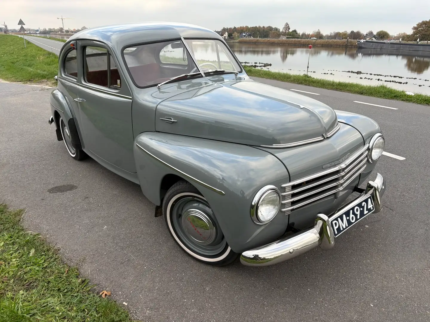 Volvo PV444 Сірий - 2