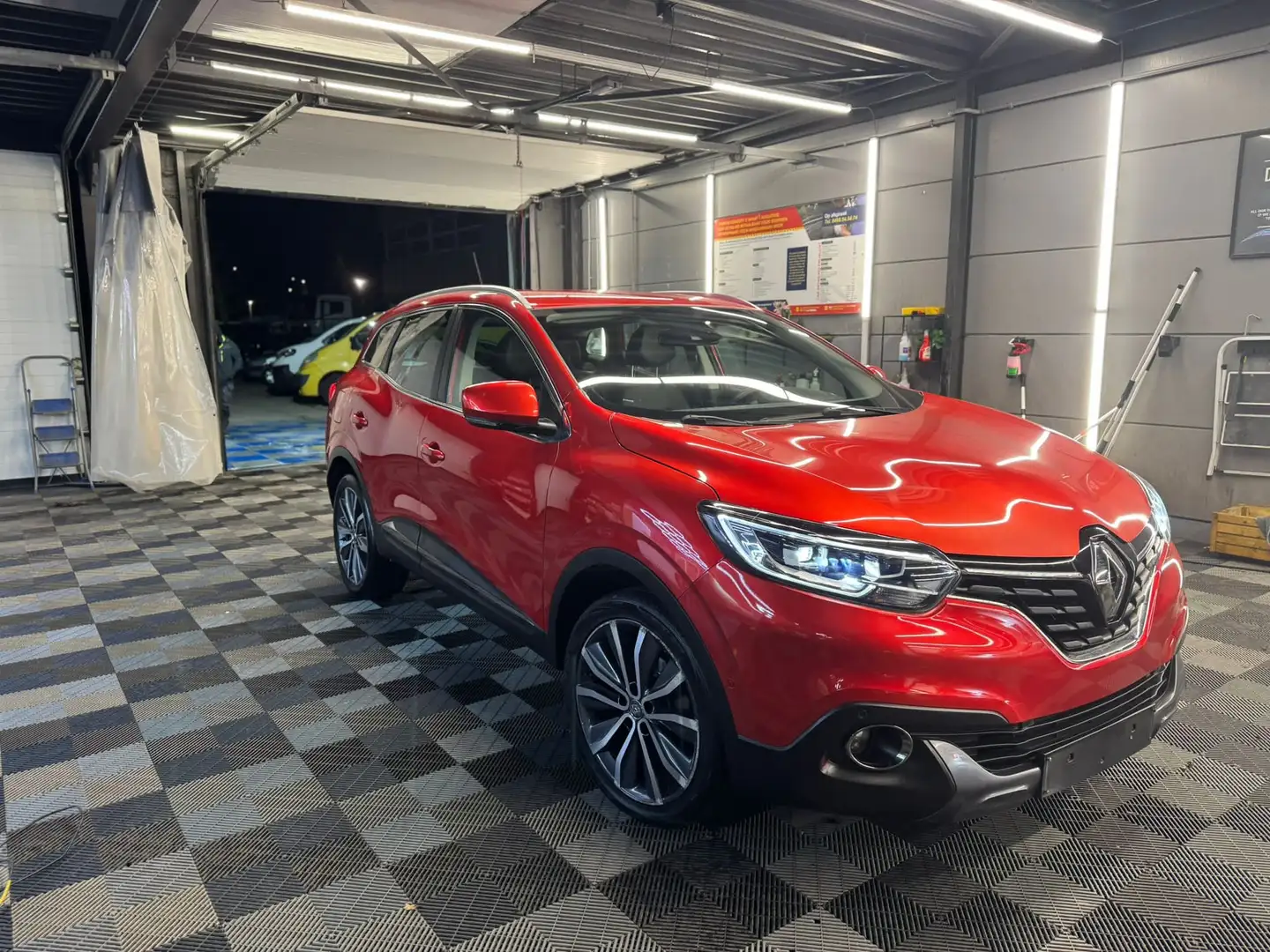 Renault Kadjar 1.2i benzine AUTOMATIQUE bj. 2017 99.000km Rot - 1