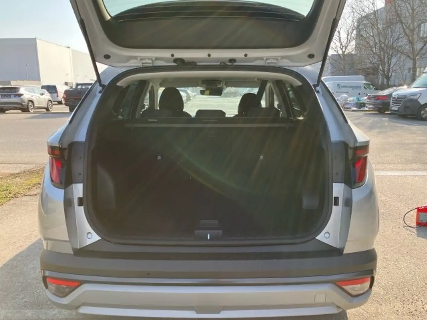 Hyundai TUCSON NX4 Jubile 1,6 T-GDi HEV 2WD AT Silber - 2