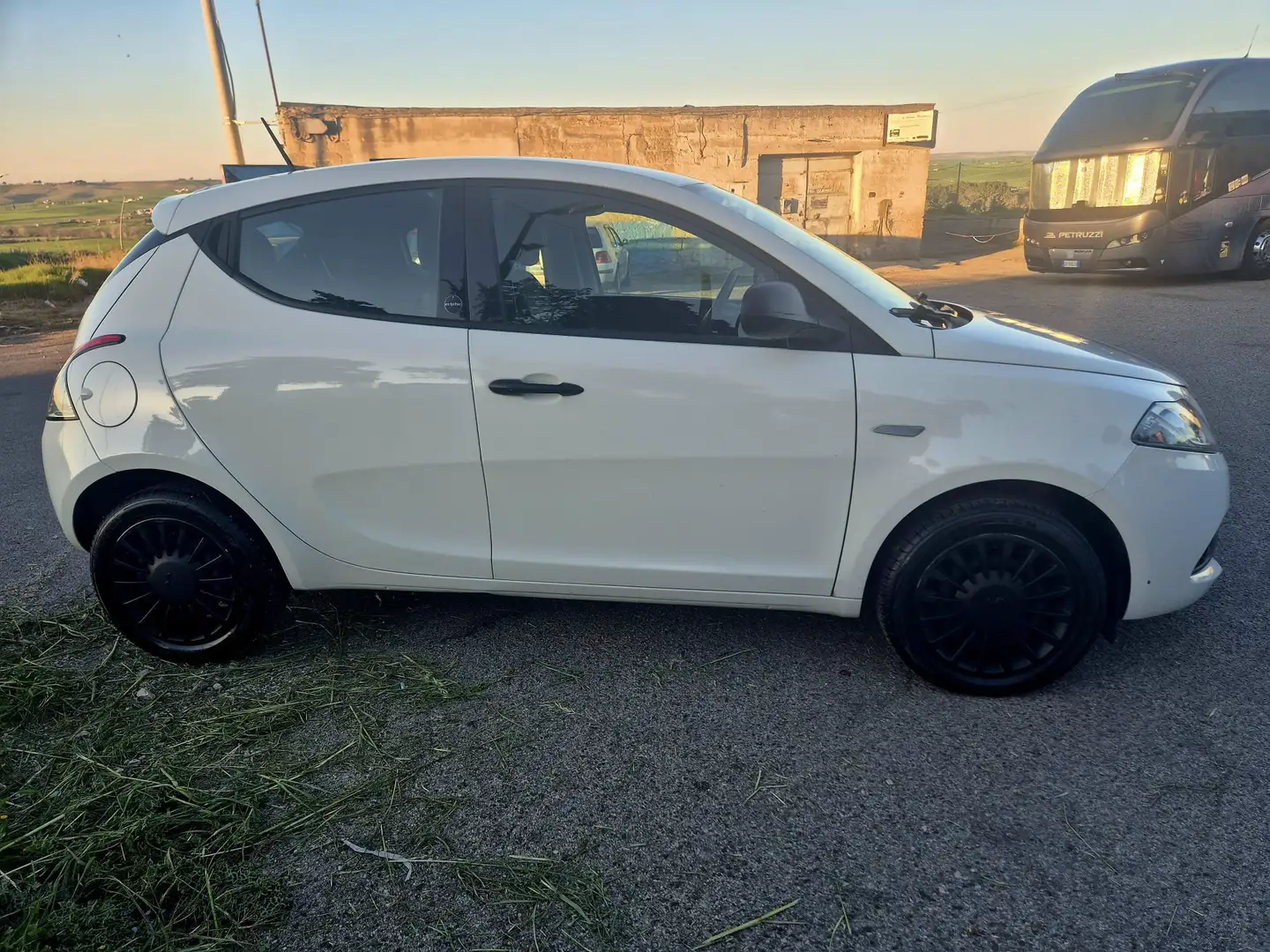 Lancia Ypsilon Ypsilon 1.0 firefly hybrid Silver s Blanc - 2