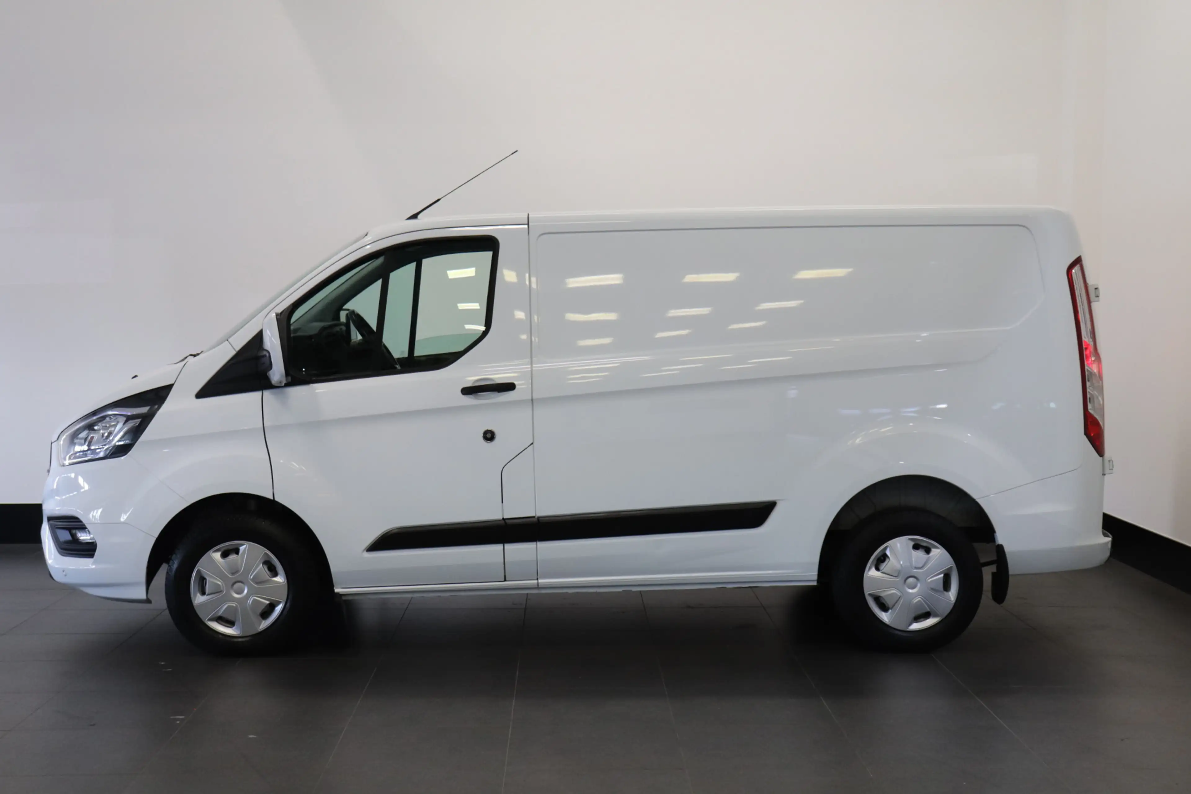 Ford Transit Custom 2.0 TDCI EURO 6 - Airco - Navi - Cruise - € 13.950 — photo 10