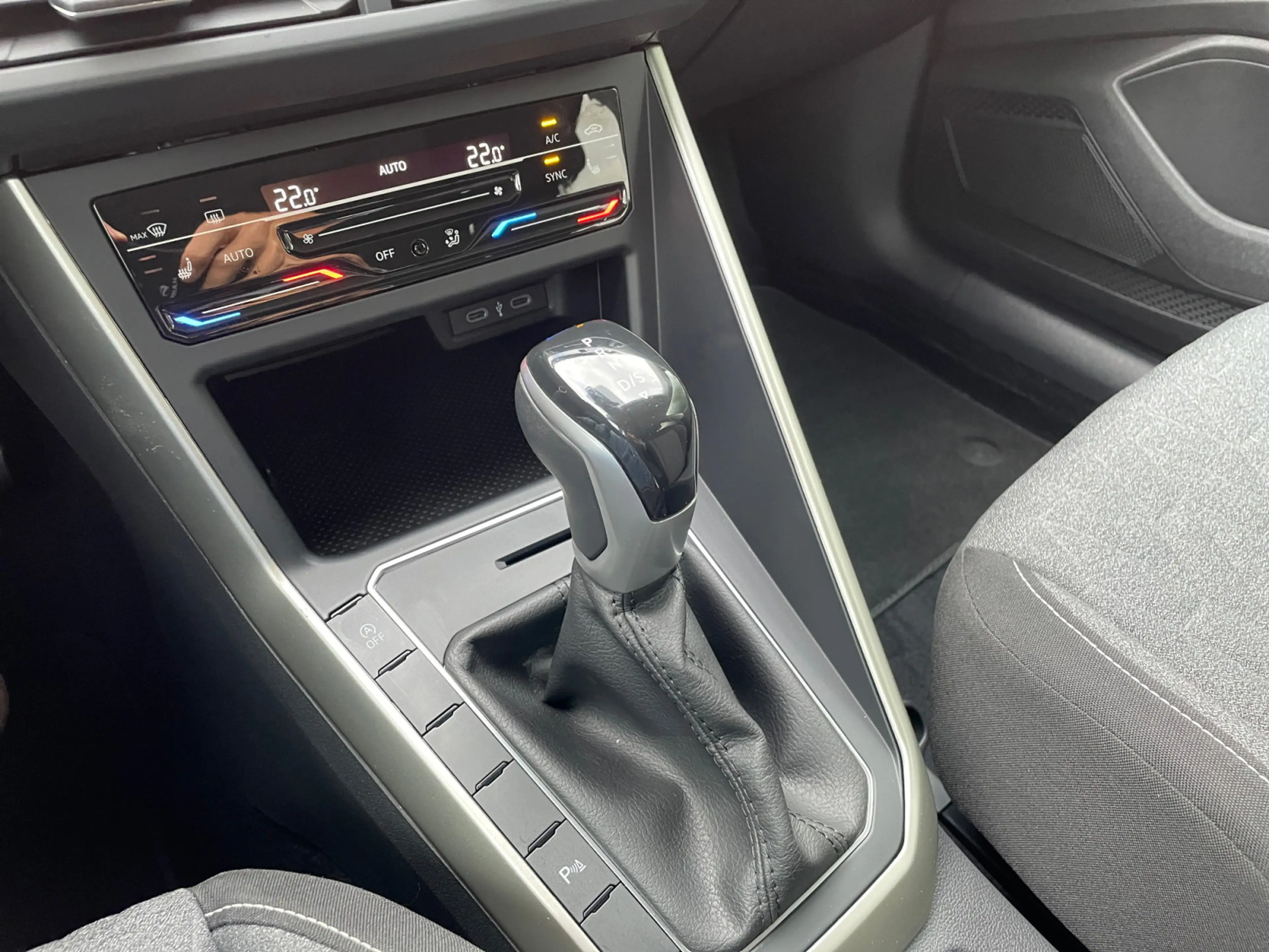 Volkswagen Taigo Move 1.5TSI DSG AHK CAM Navi LED PDC — photo 9