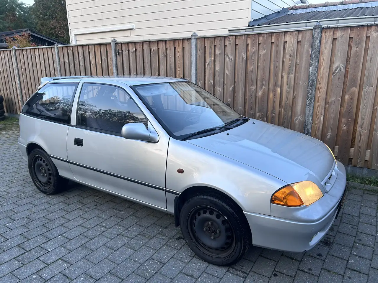 Suzuki Swift 1.0 Sensation GLS, foto 2