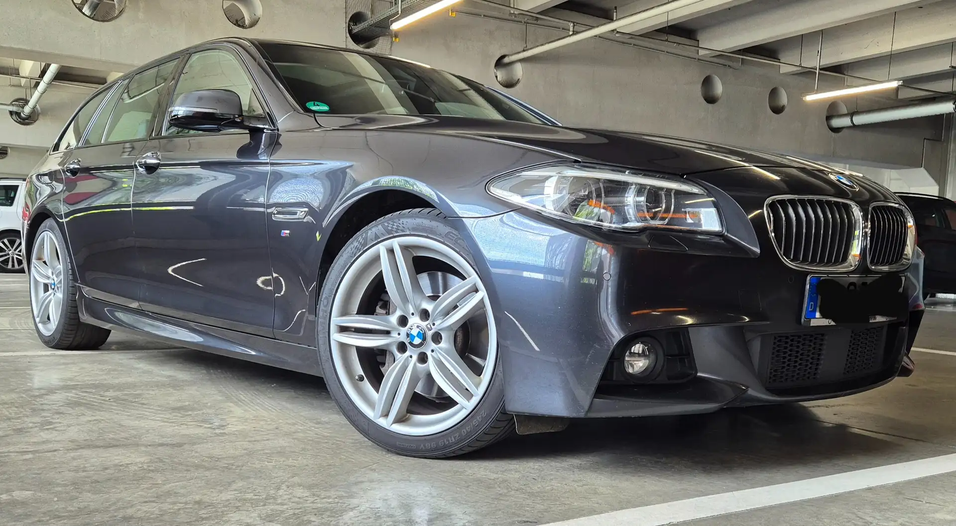 BMW 530 5er Touring Diesel 530d Touring Sport-Aut. Gris - 1
