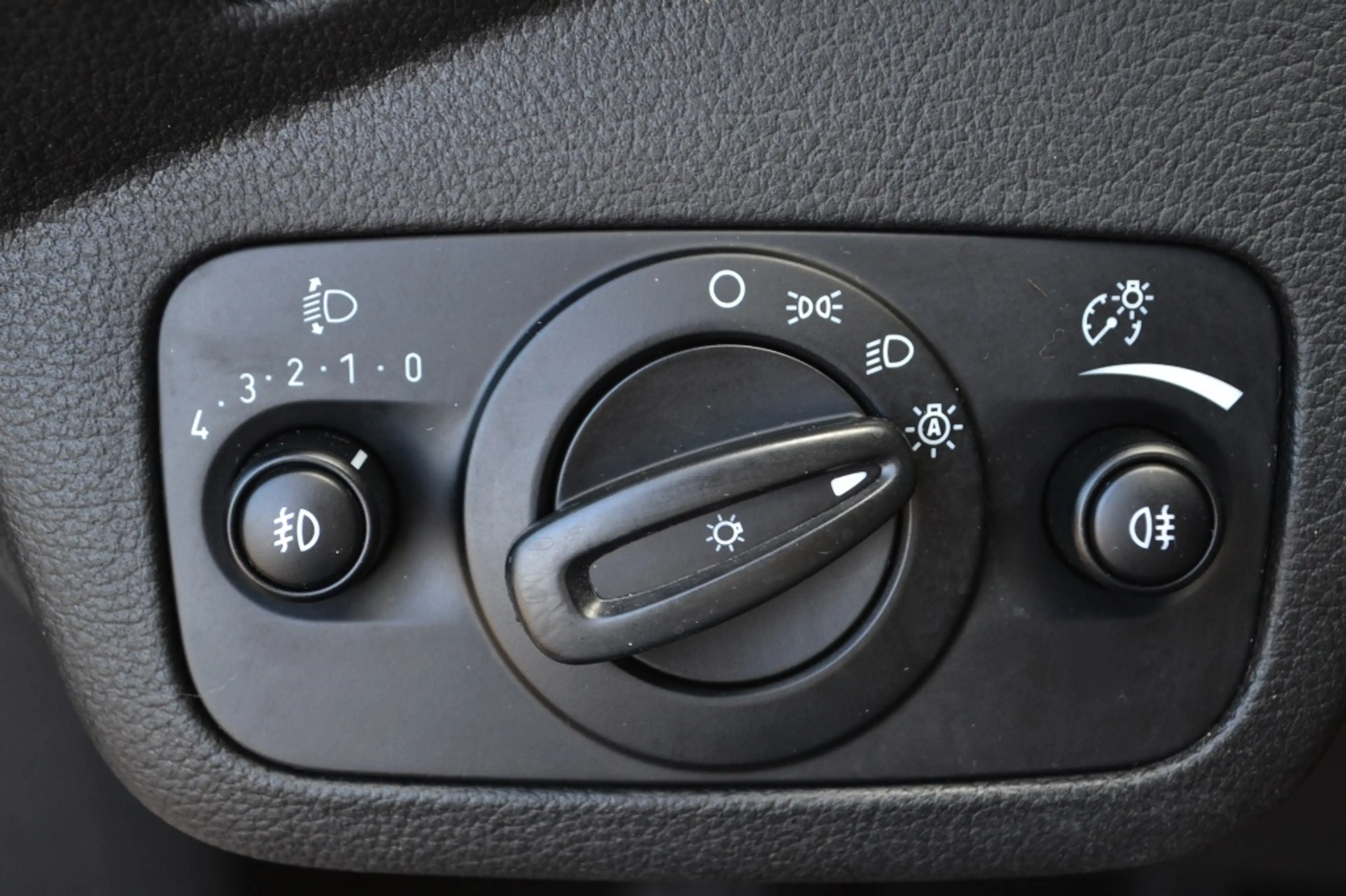 Ford C-Max 1.5 150 PK Titanium Keyless/Navi/Trekhaak/17'' — photo 39