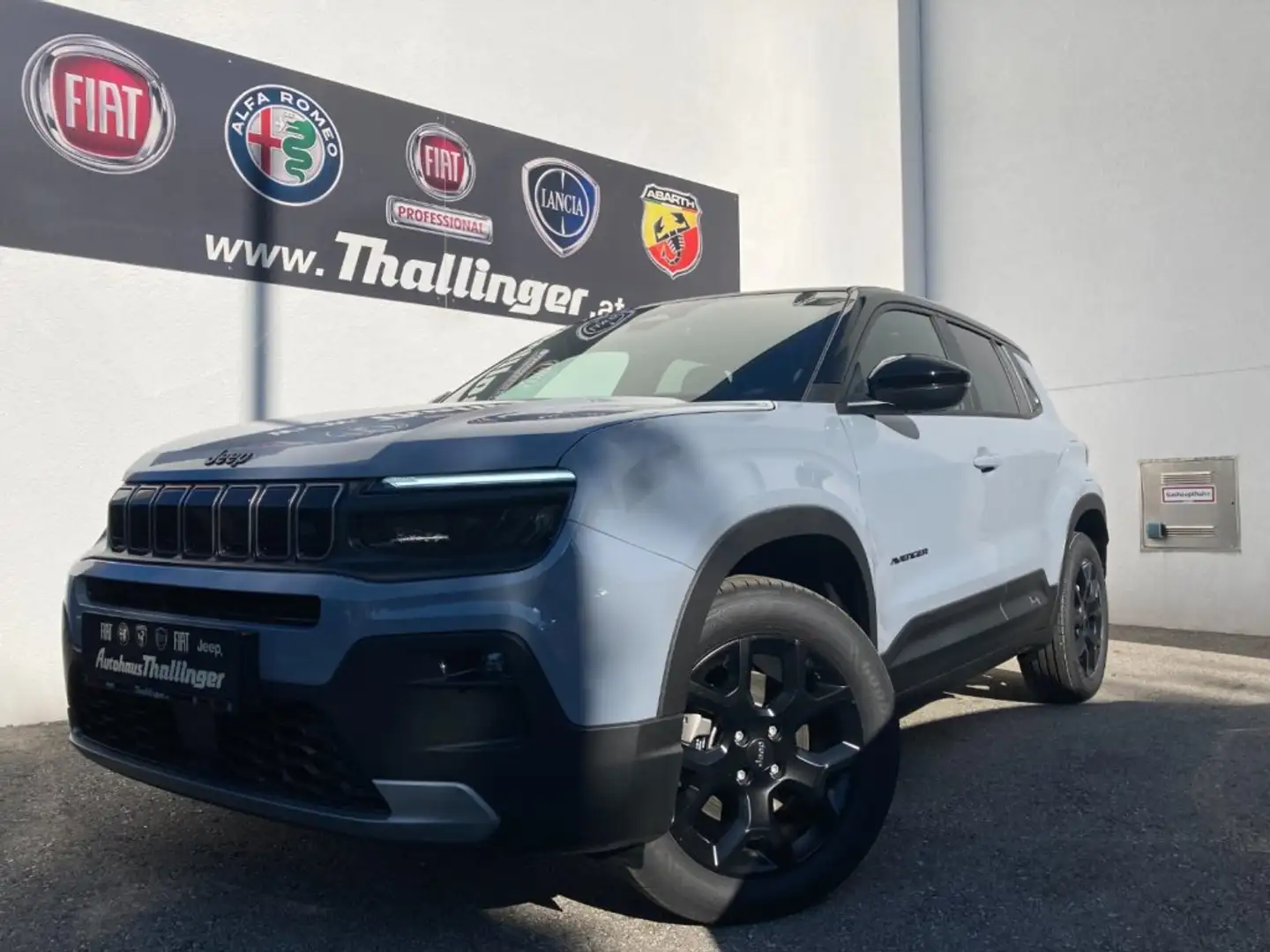 Jeep Avenger E-HYBRID ALTITUDE Grau - 1