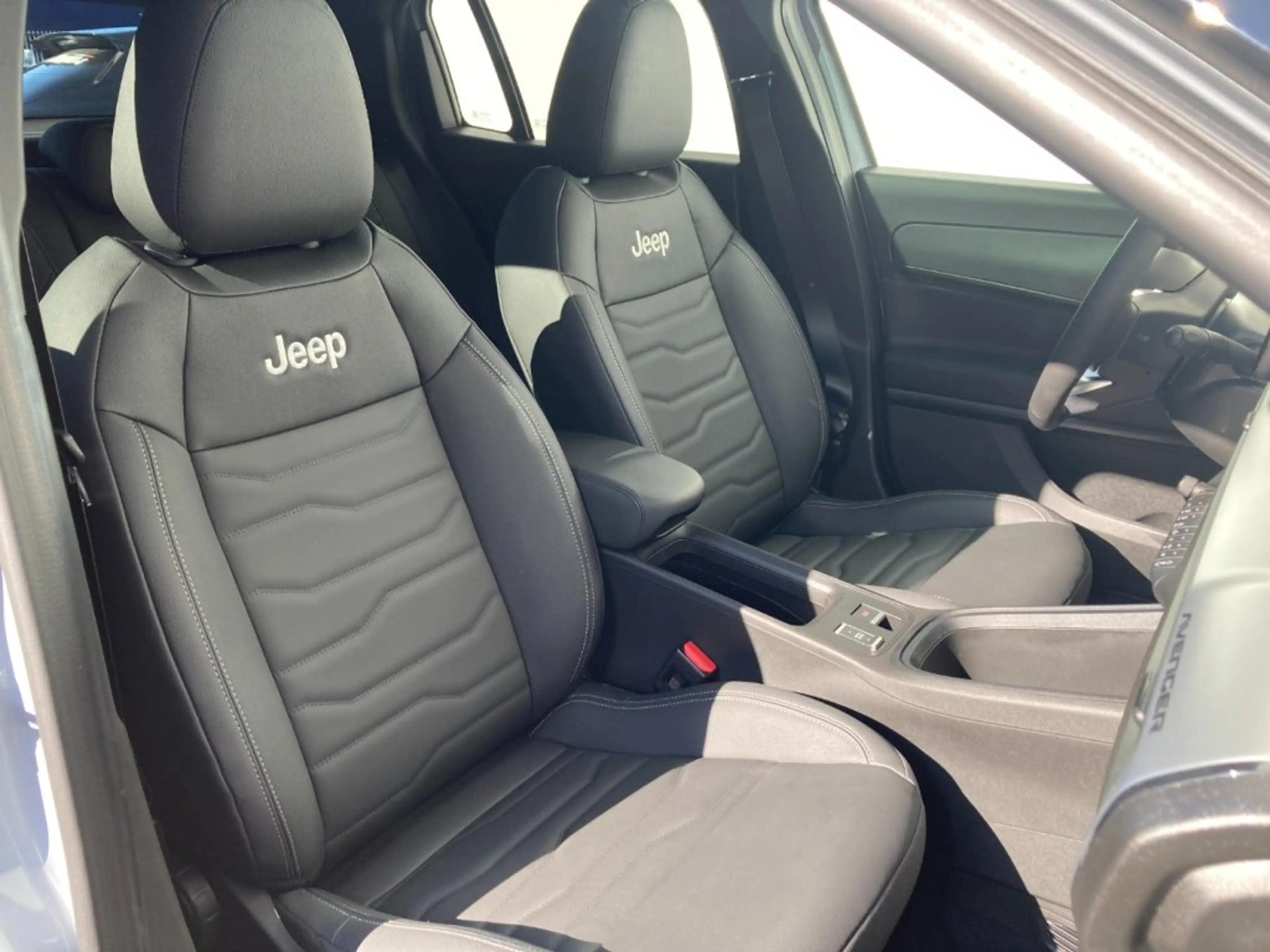 Jeep Avenger E-HYBRID ALTITUDE — photo 6