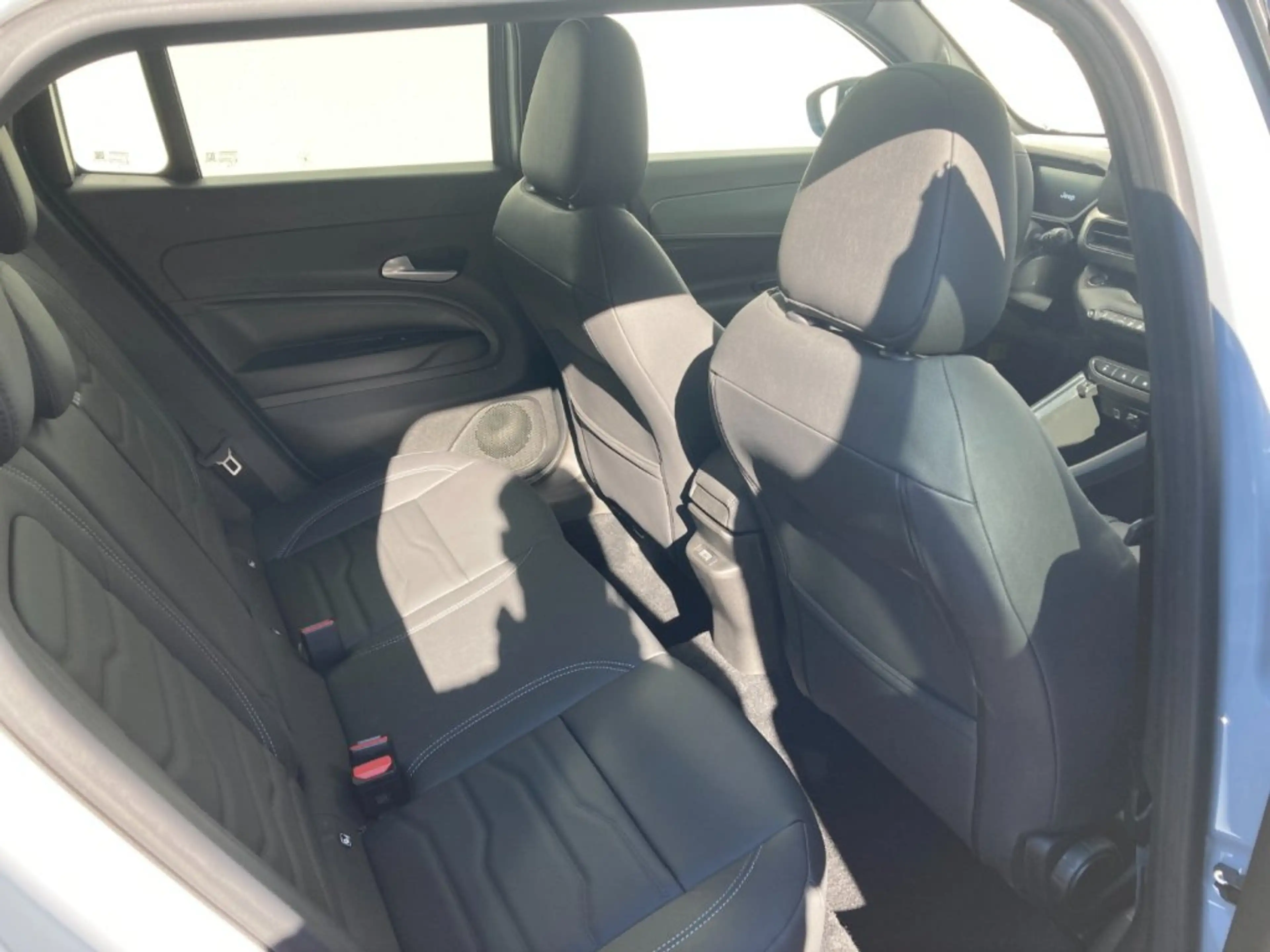 Jeep Avenger E-HYBRID ALTITUDE — photo 5