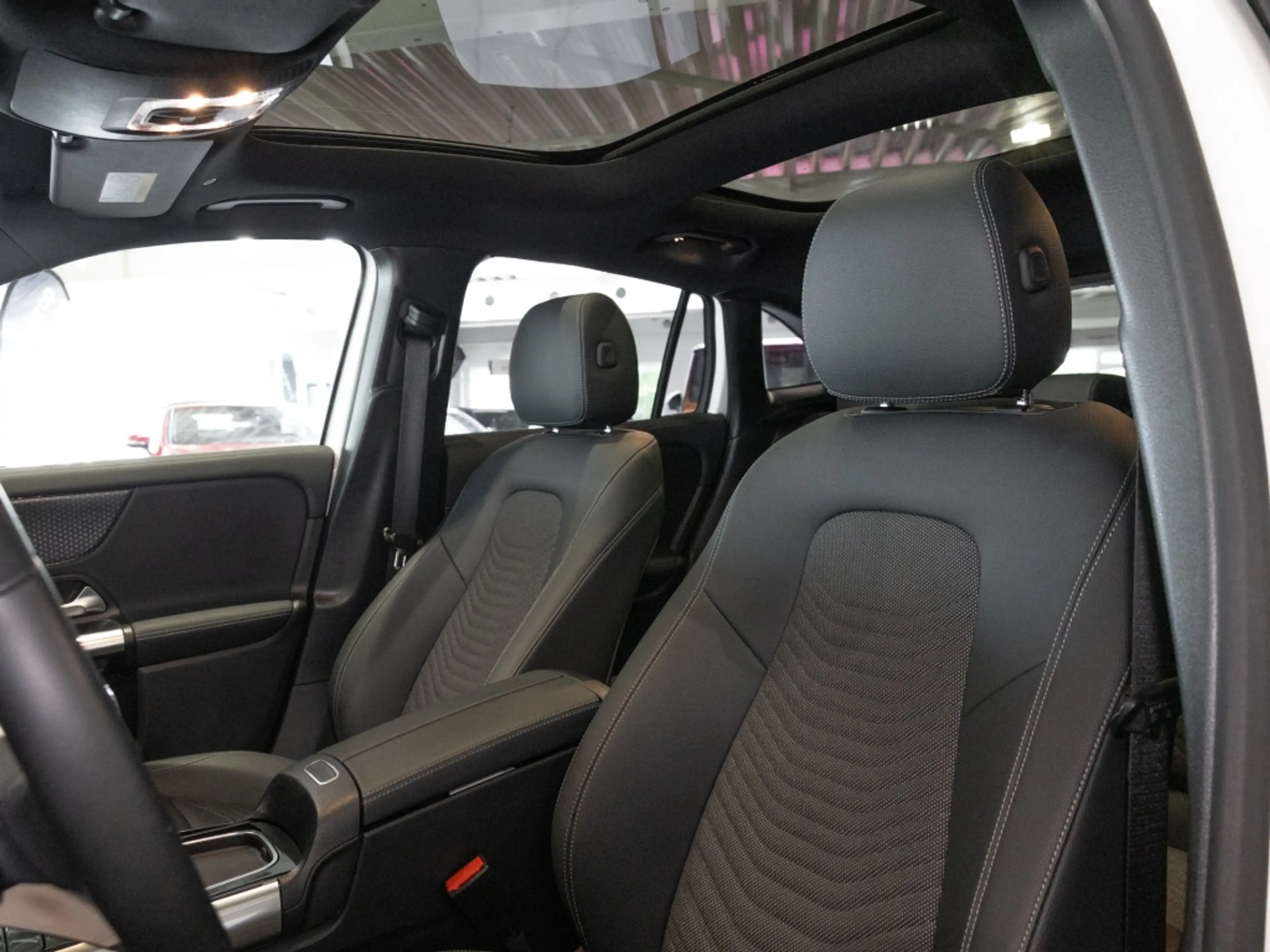 Mercedes-Benz GLA 180 , PROGRESSIVE KAMERA PANO SPUR PDC SHD — photo 9