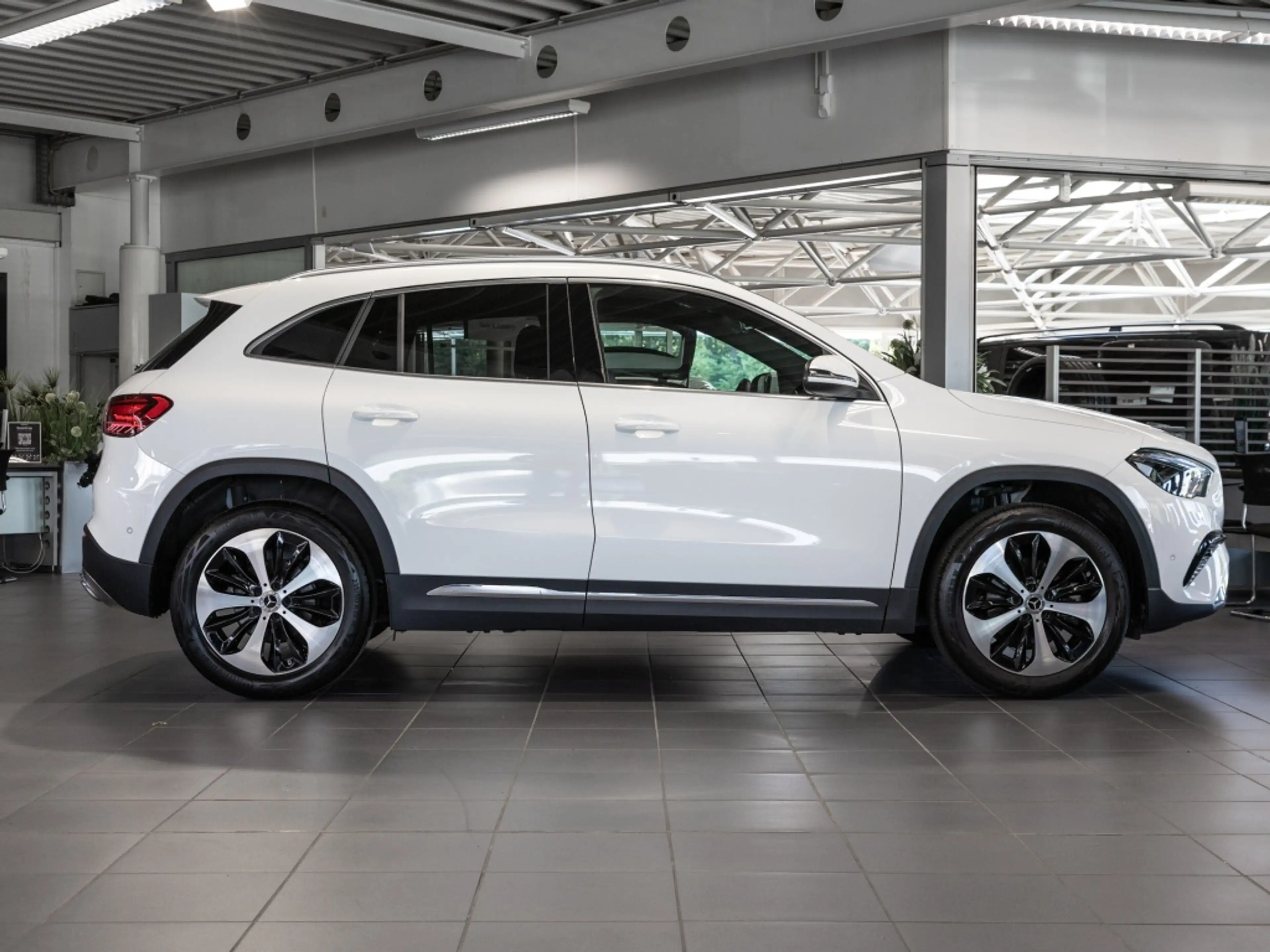 Mercedes-Benz GLA 180 , PROGRESSIVE KAMERA PANO SPUR PDC SHD — photo 4