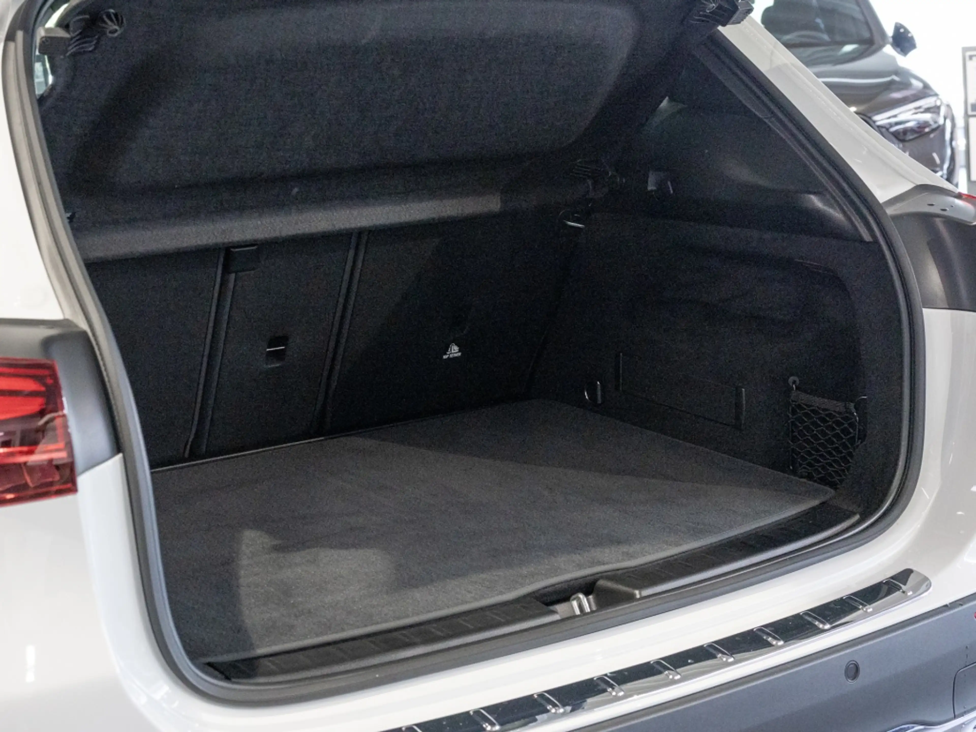Mercedes-Benz GLA 180 , PROGRESSIVE KAMERA PANO SPUR PDC SHD — photo 11