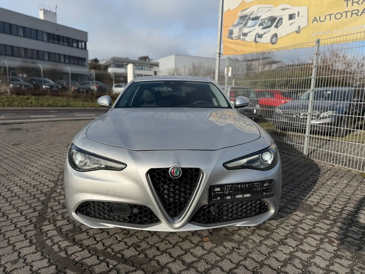 Alfa Romeo Giulia 2.2 JTDM Super Navi T-Leder Automatik RFK Silber - 2