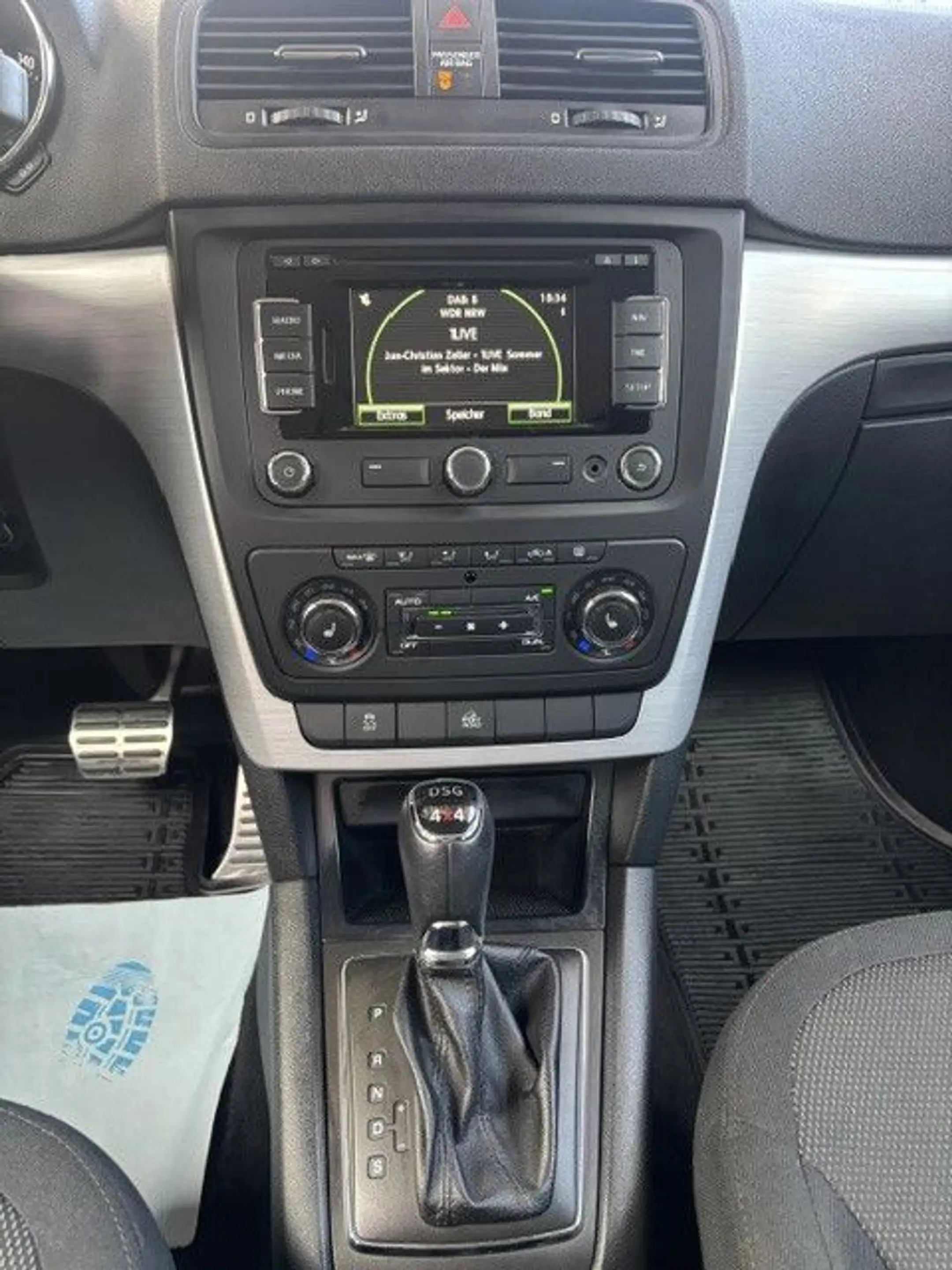 Skoda Yeti Ambition Outdoor 4x4*AHK*NAVI*SHZ*XENON* — photo 12