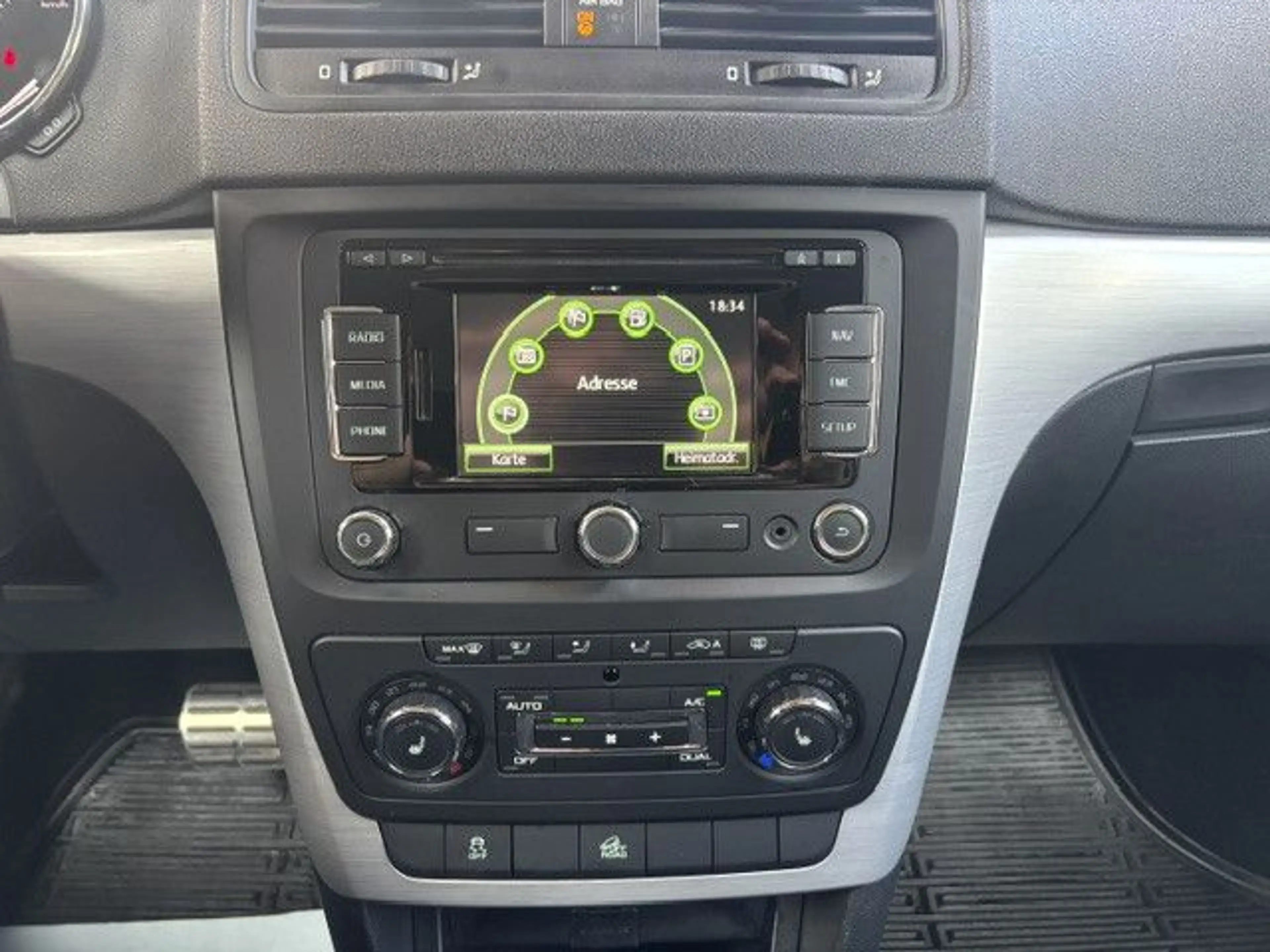 Skoda Yeti Ambition Outdoor 4x4*AHK*NAVI*SHZ*XENON* — photo 13