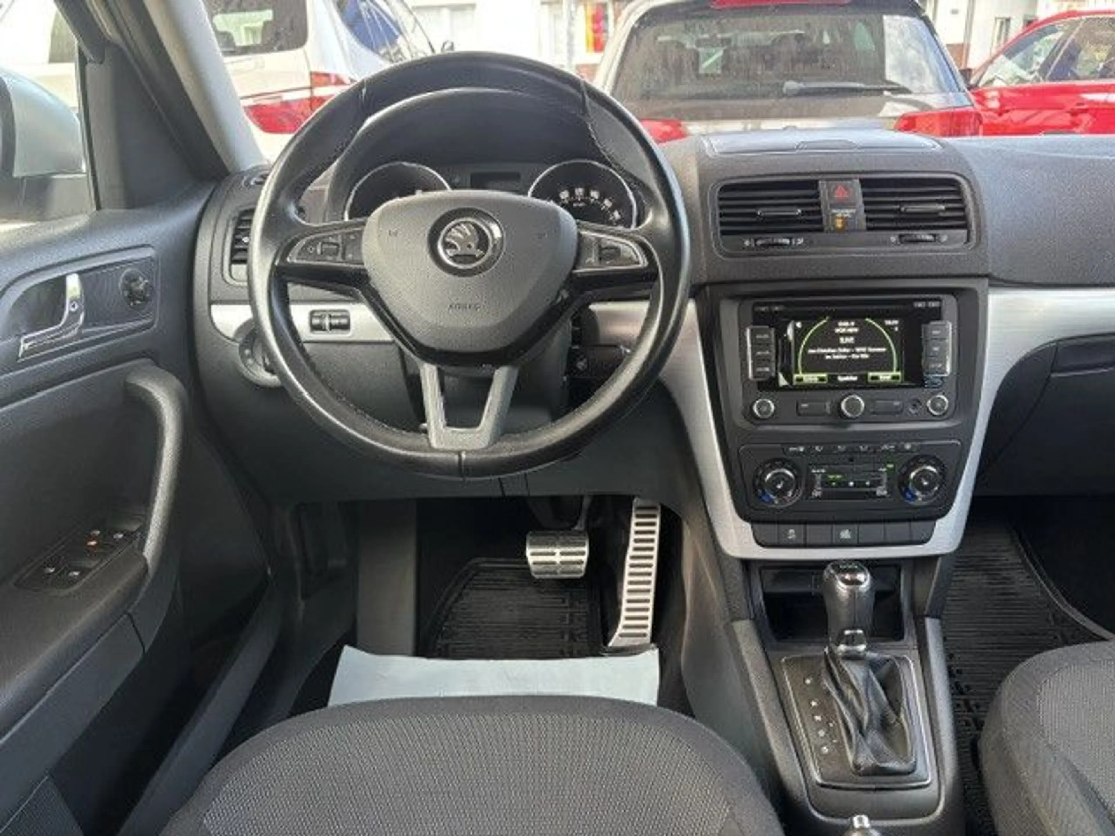 Skoda Yeti Ambition Outdoor 4x4*AHK*NAVI*SHZ*XENON* — photo 11