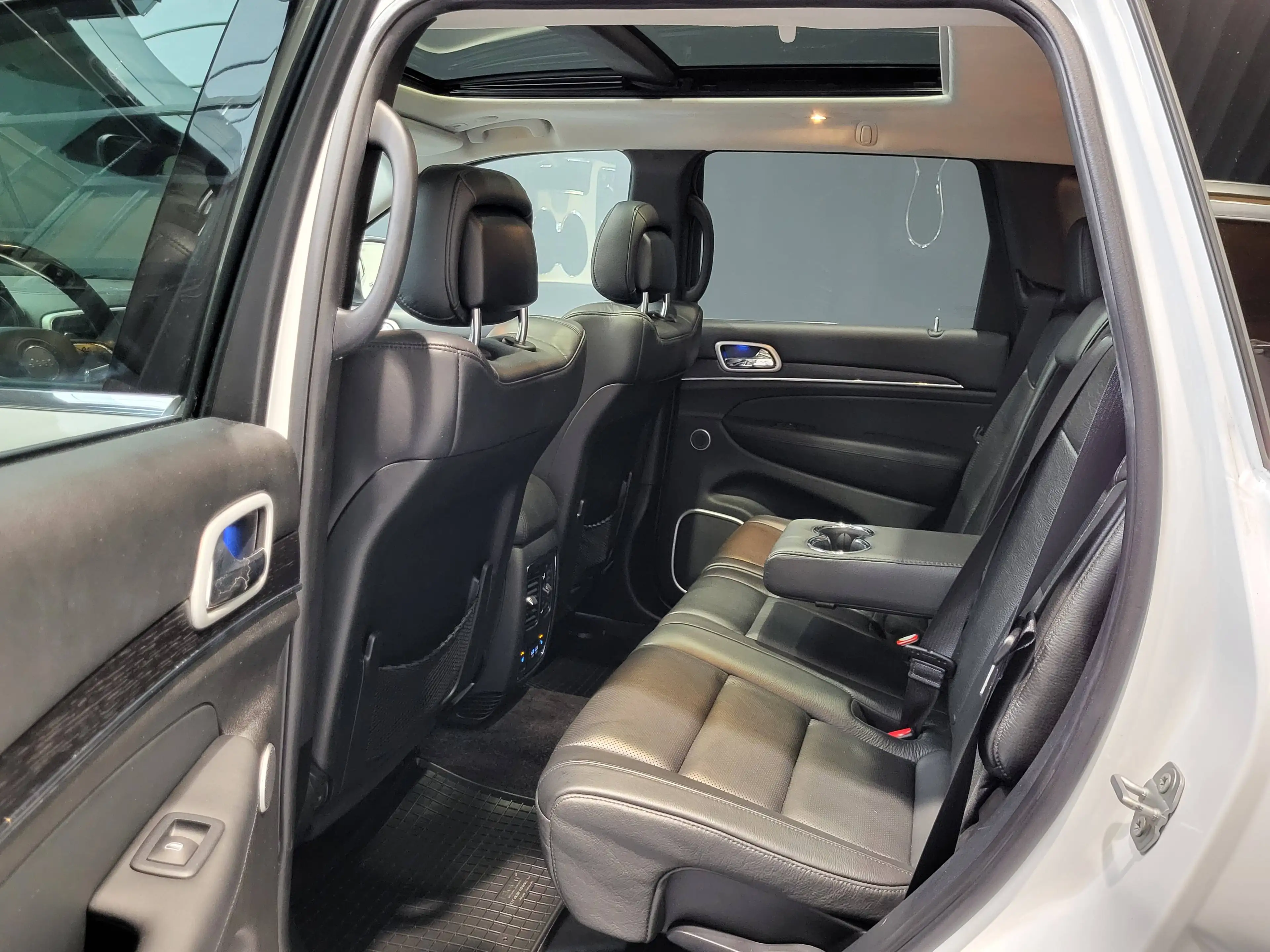 Jeep Grand Cherokee 3.0 CRD Summit *TOP Ausstattung* — photo 9