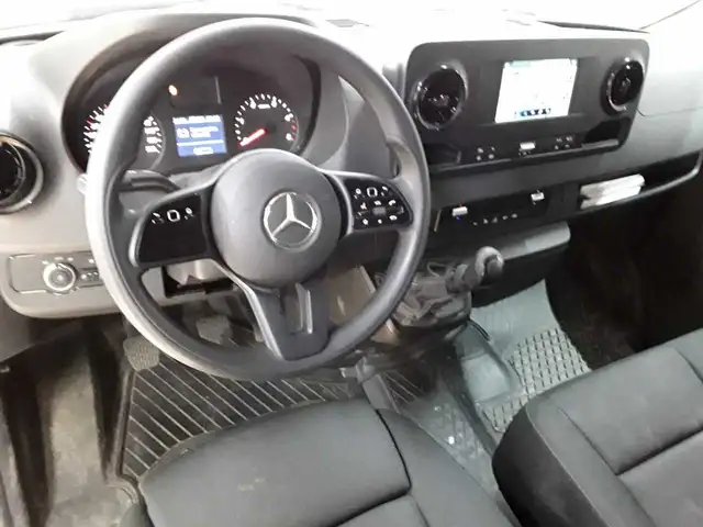 Mercedes-Benz Sprinter view 14