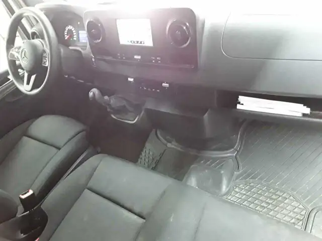 Mercedes-Benz Sprinter view 12
