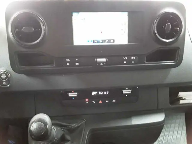 Mercedes-Benz Sprinter view 15
