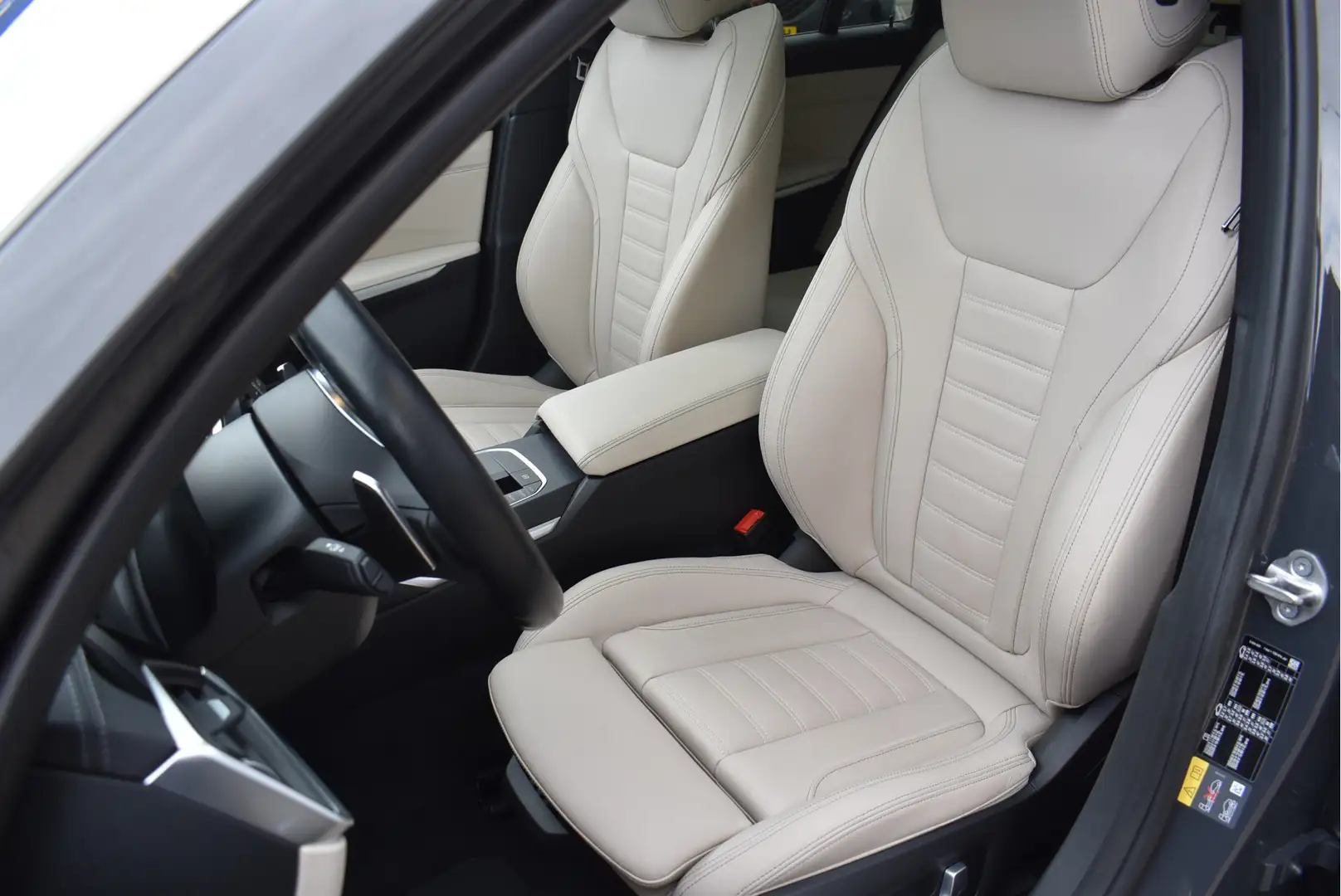 BMW 330 3-serie Touring 330e xDrive M-Sport 292 Pk Pano Me Grau - 2