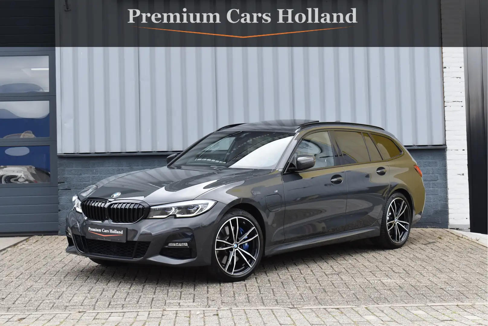 BMW 330 3-serie Touring 330e xDrive M-Sport 292 Pk Pano Me Grau - 1