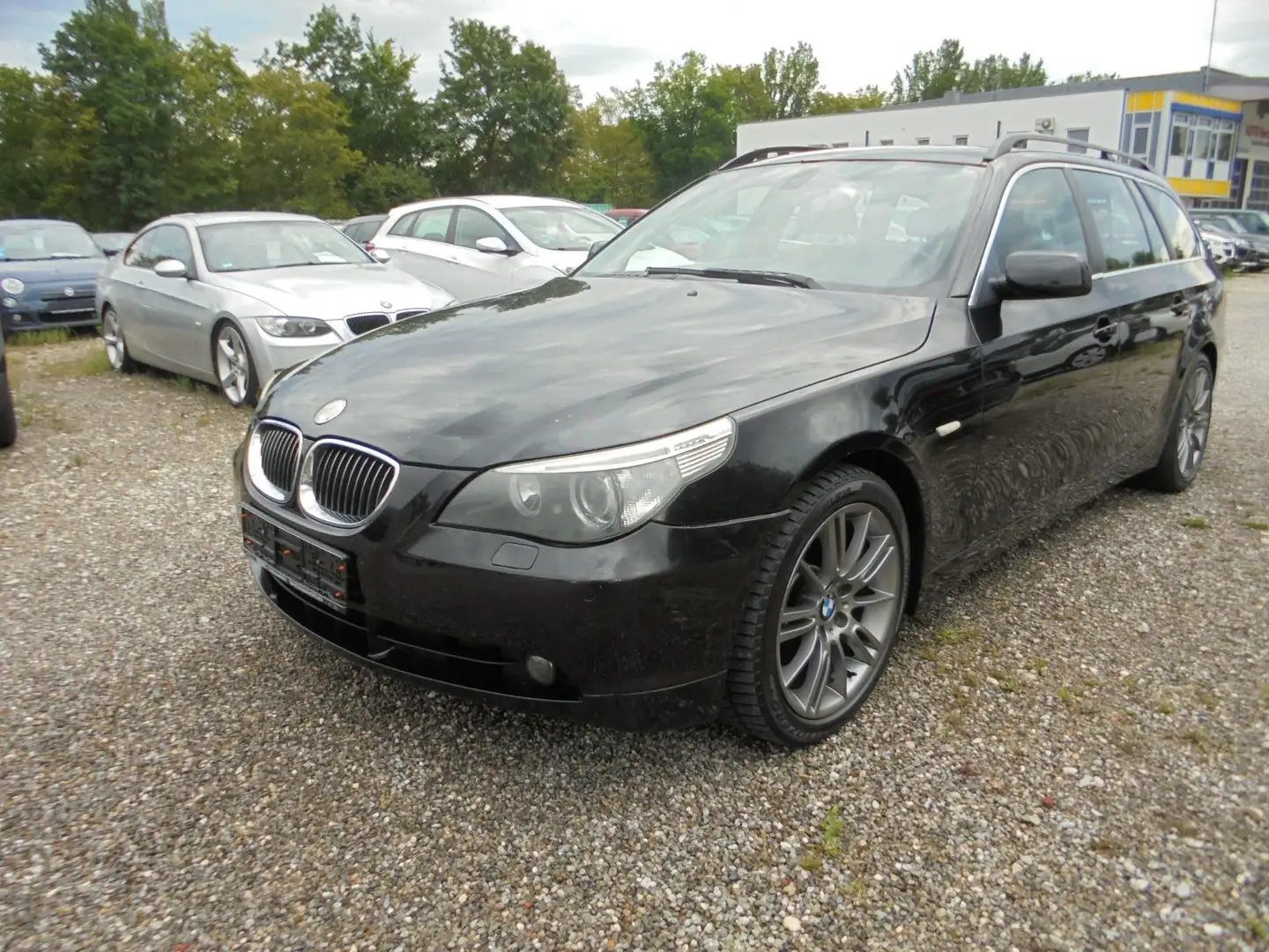 BMW 525 d Touring Aut. ~ Navi ~ Leder ~ Xenon ~ Pano Fekete - 1