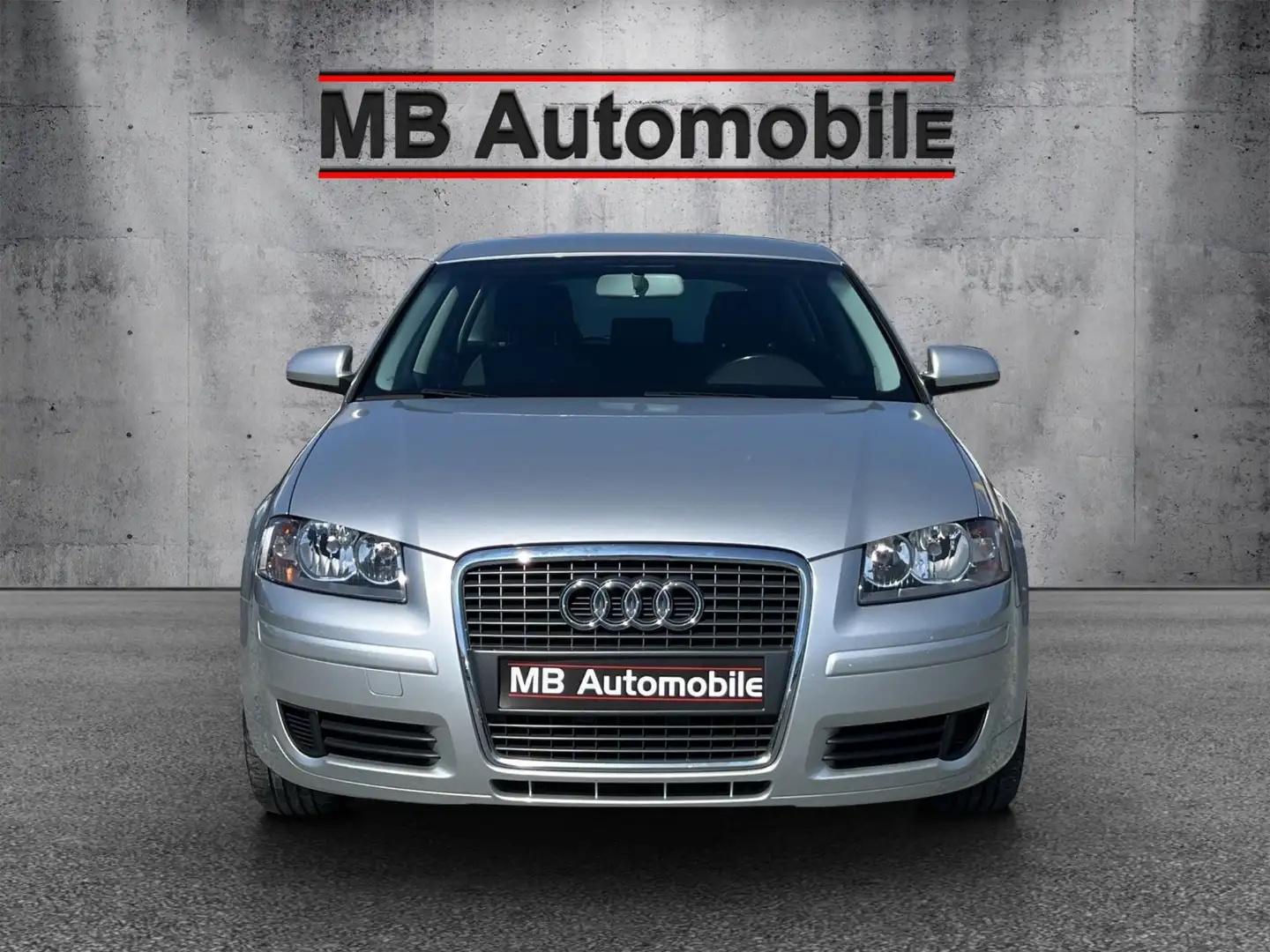 Audi A3 Sportback 1.6 FSI Attraction /SHZ/Tüv Neu Plateado - 2