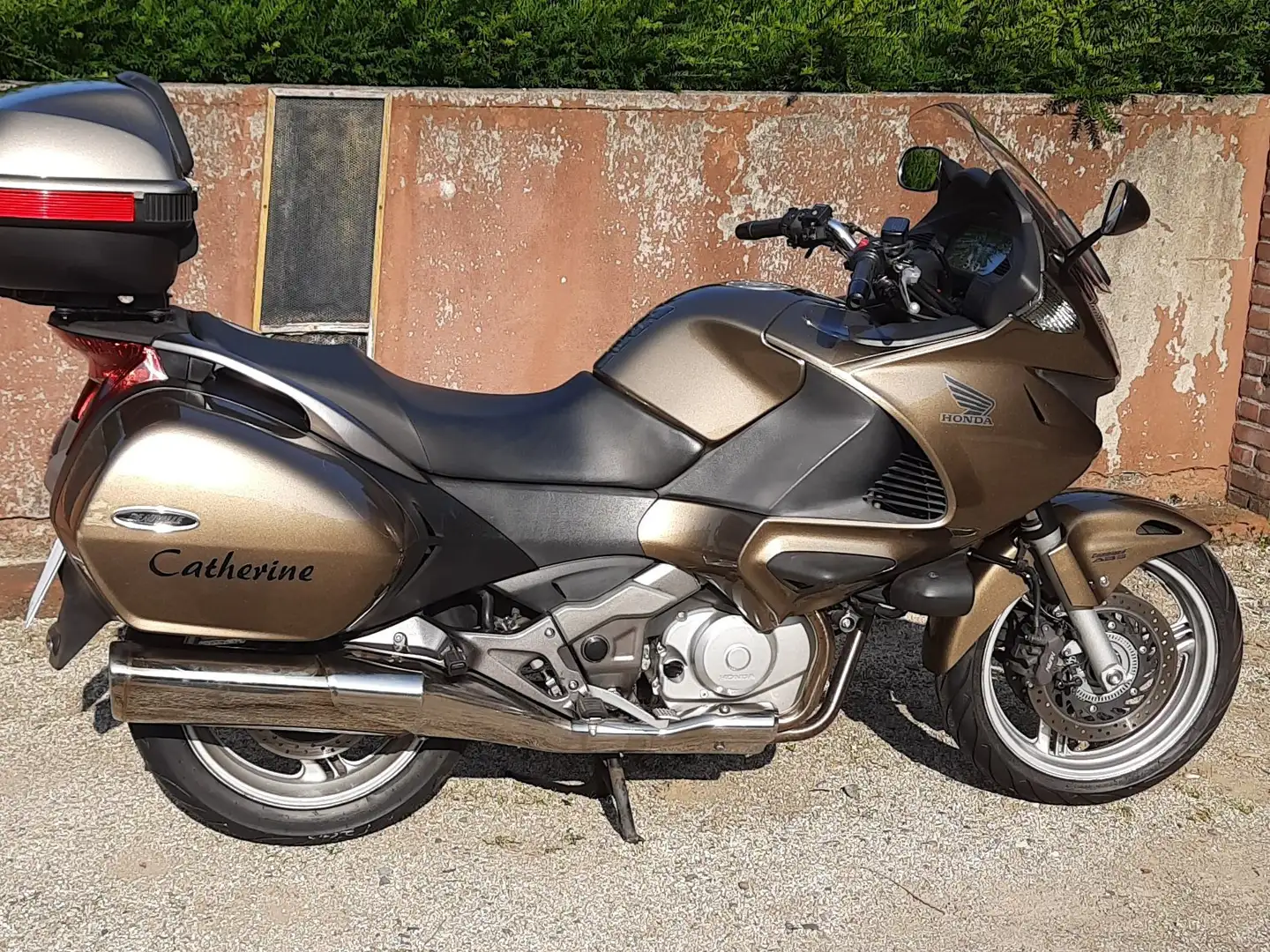 Honda Deauville NT 700 Gold - 1