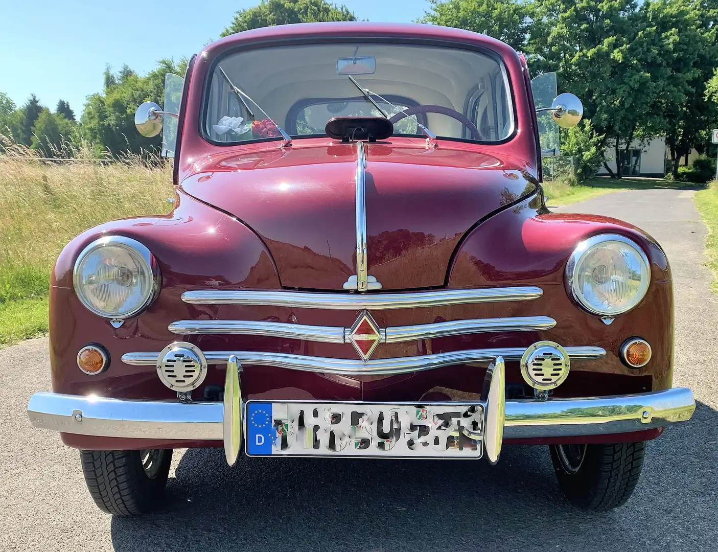 Oldtimer Renault Renault 4 CV BJ 1953 - Chremeschnittchen Rojo - 1