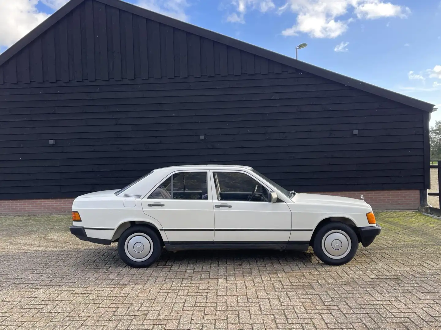 Mercedes-Benz 190 2.0 E Automaat , Schuifdak , 93 dkm Wit - 1